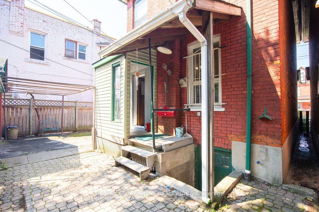 66 Sherman Avenue N Property Photo 38