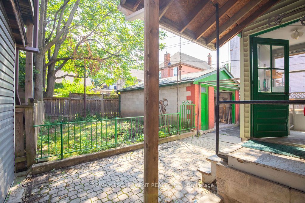 66 Sherman Avenue N Property Photo 39