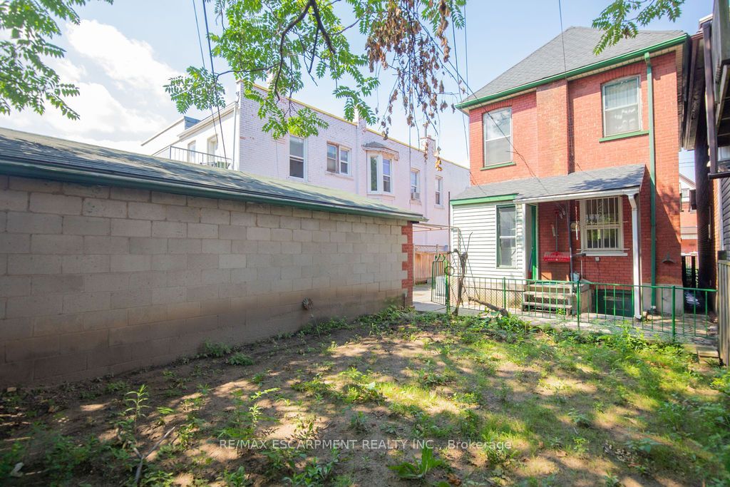 66 Sherman Avenue N Property Photo 40