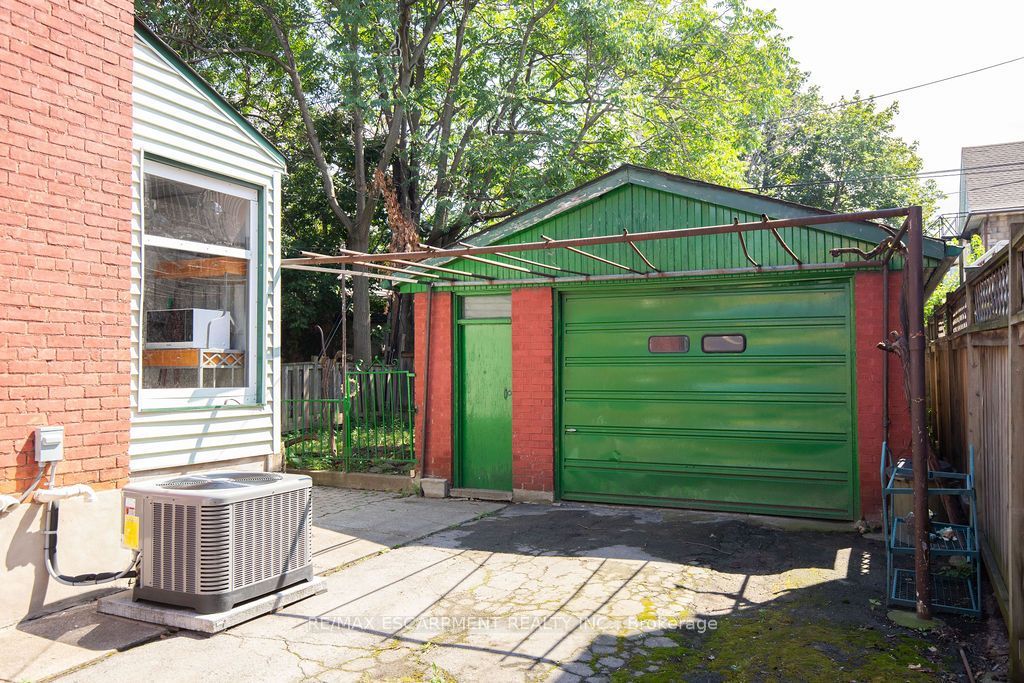 66 Sherman Avenue N Property Photo 41