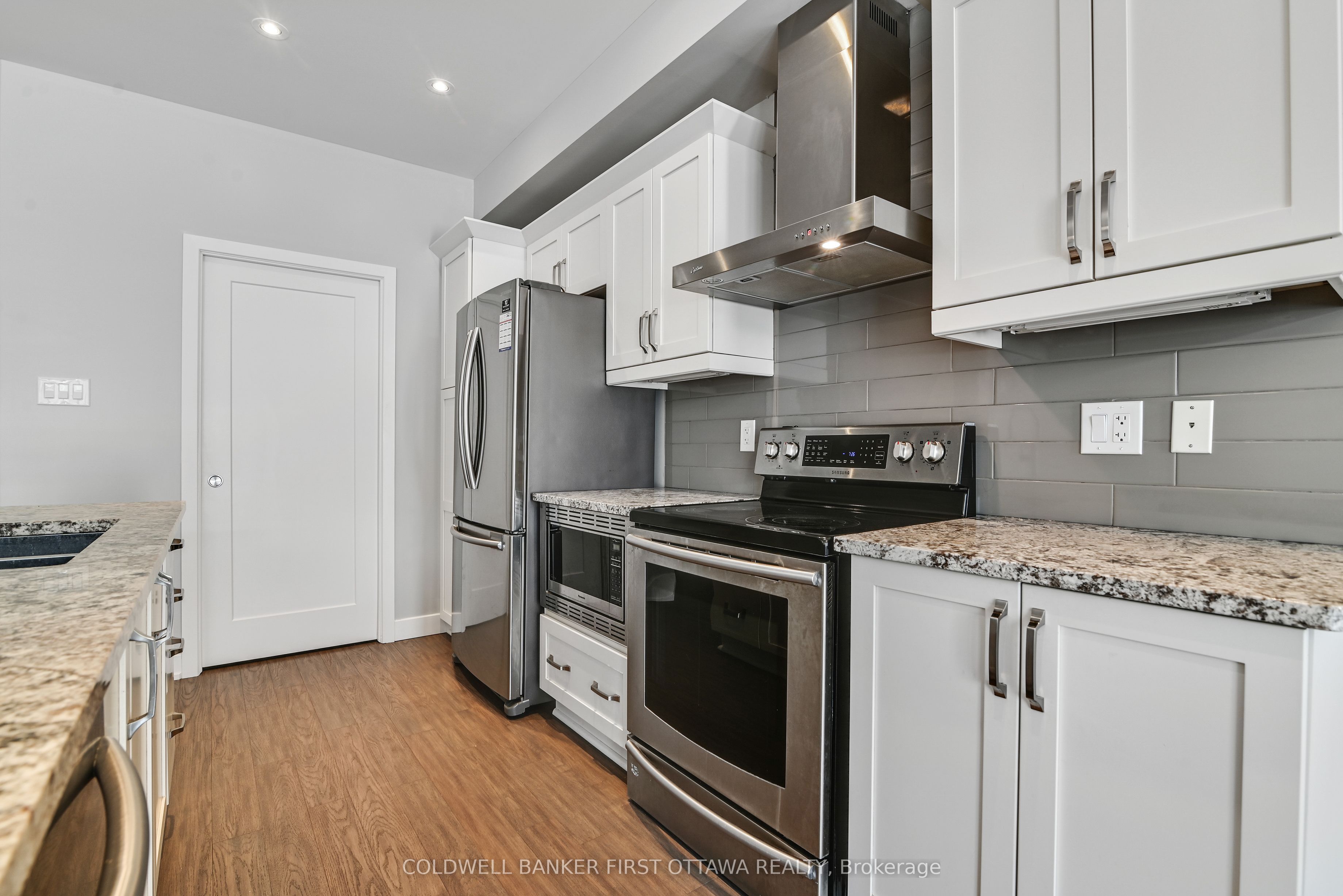 1042 Cobble Hill Drive Property Photo 8