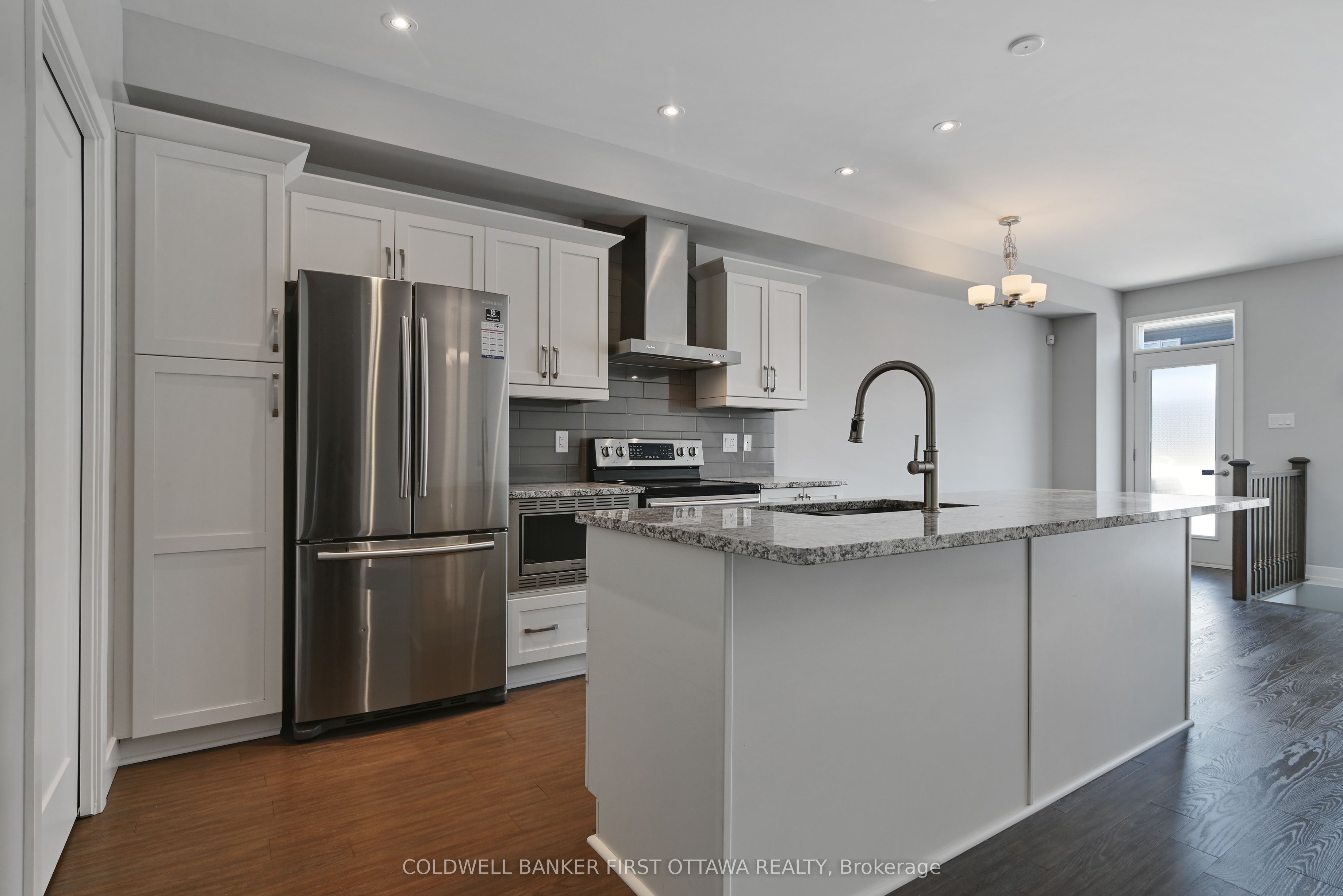 1042 Cobble Hill Drive Property Photo 11