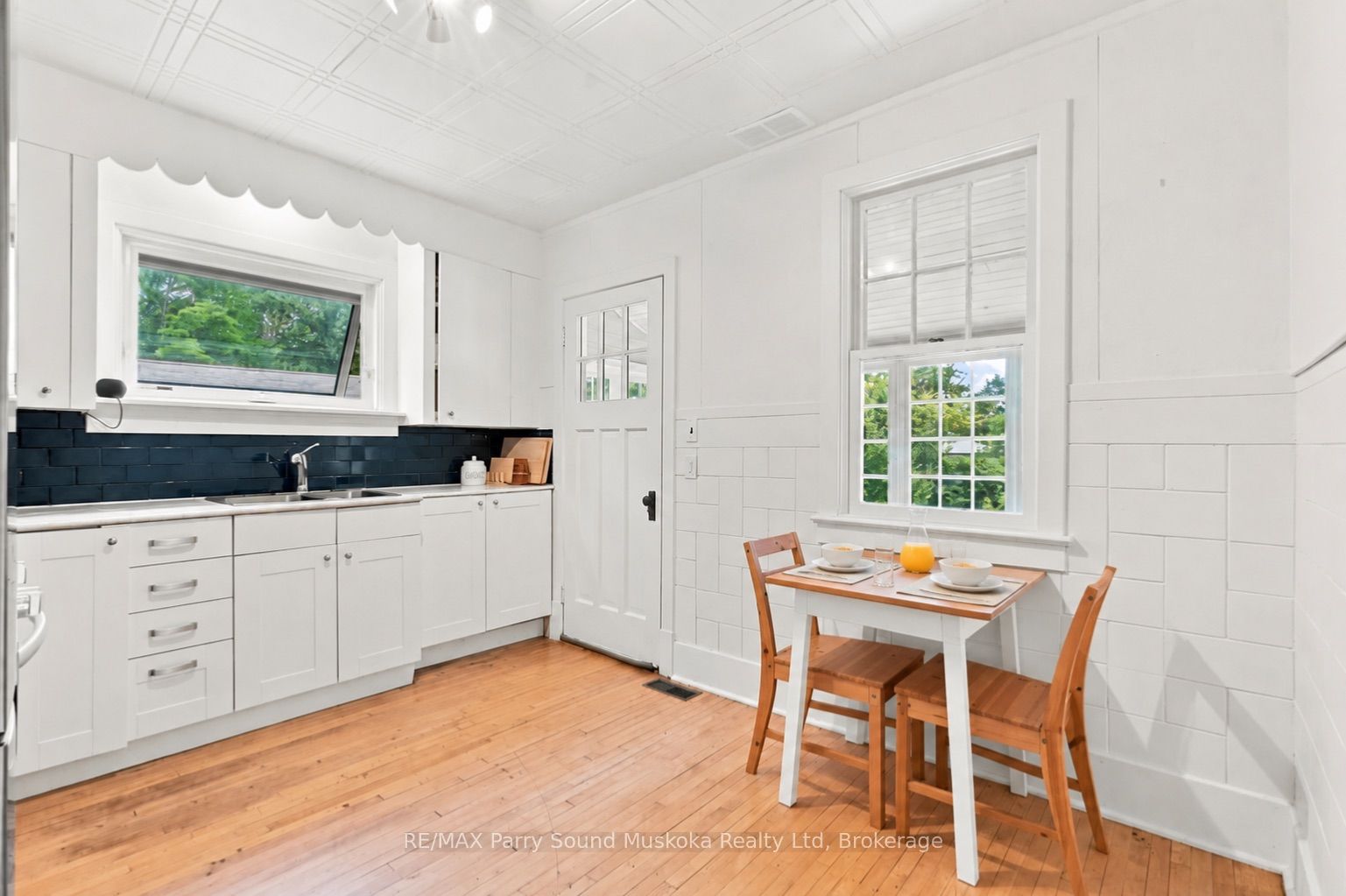 40 Waubeek Street Property Photo 6