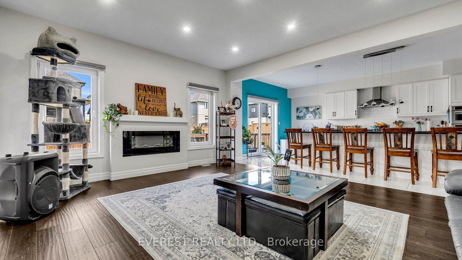 2016 Maddex Way Property Photo 1