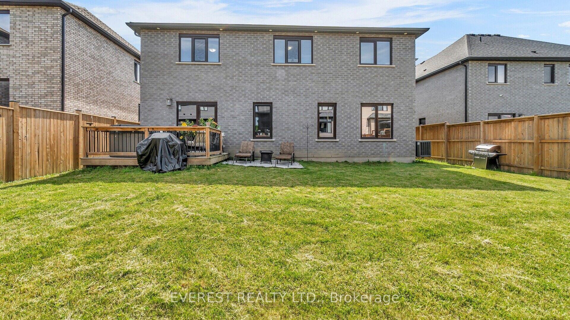 2016 Maddex Way Property Photo 6