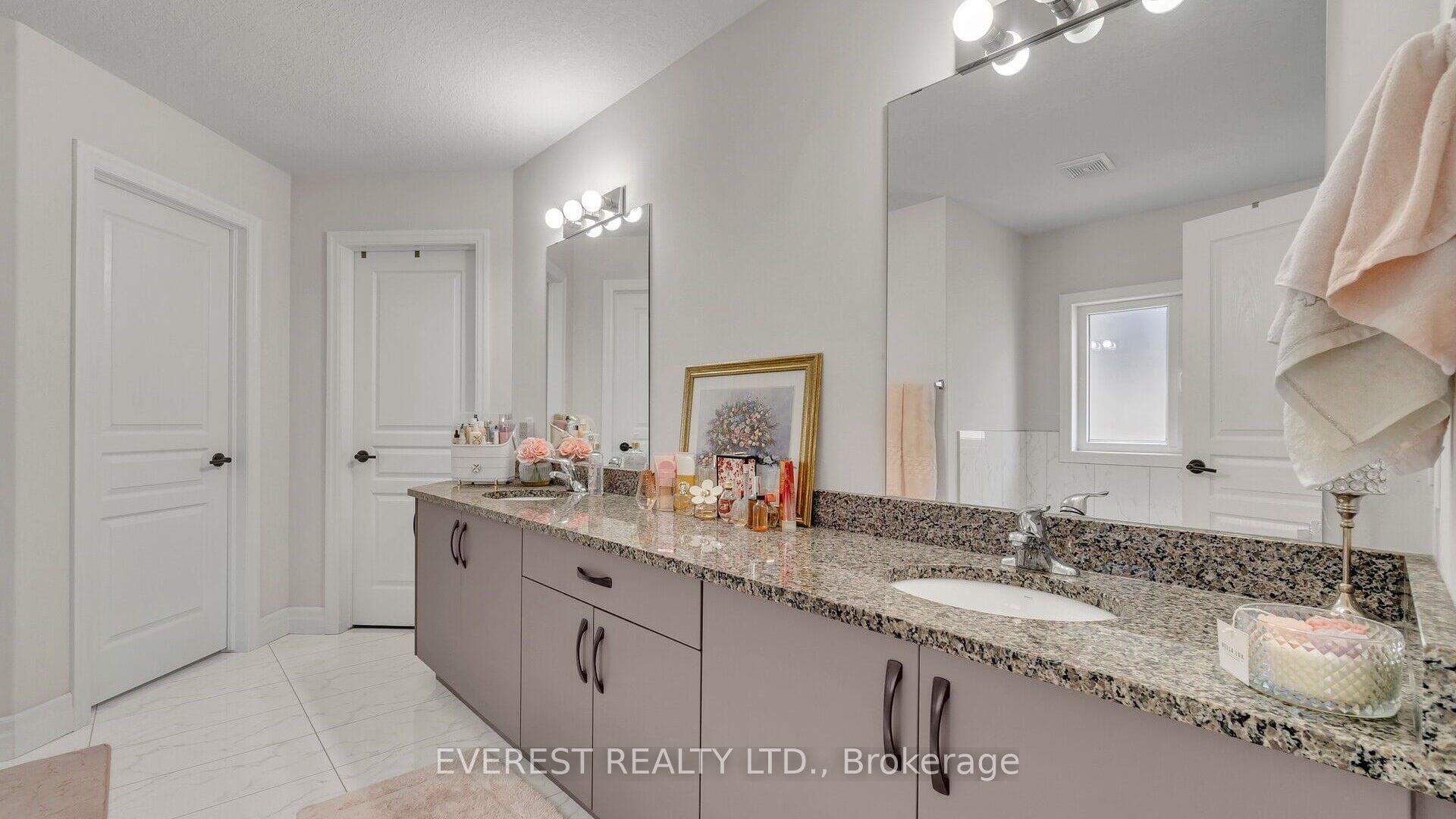 2016 Maddex Way Property Photo 7