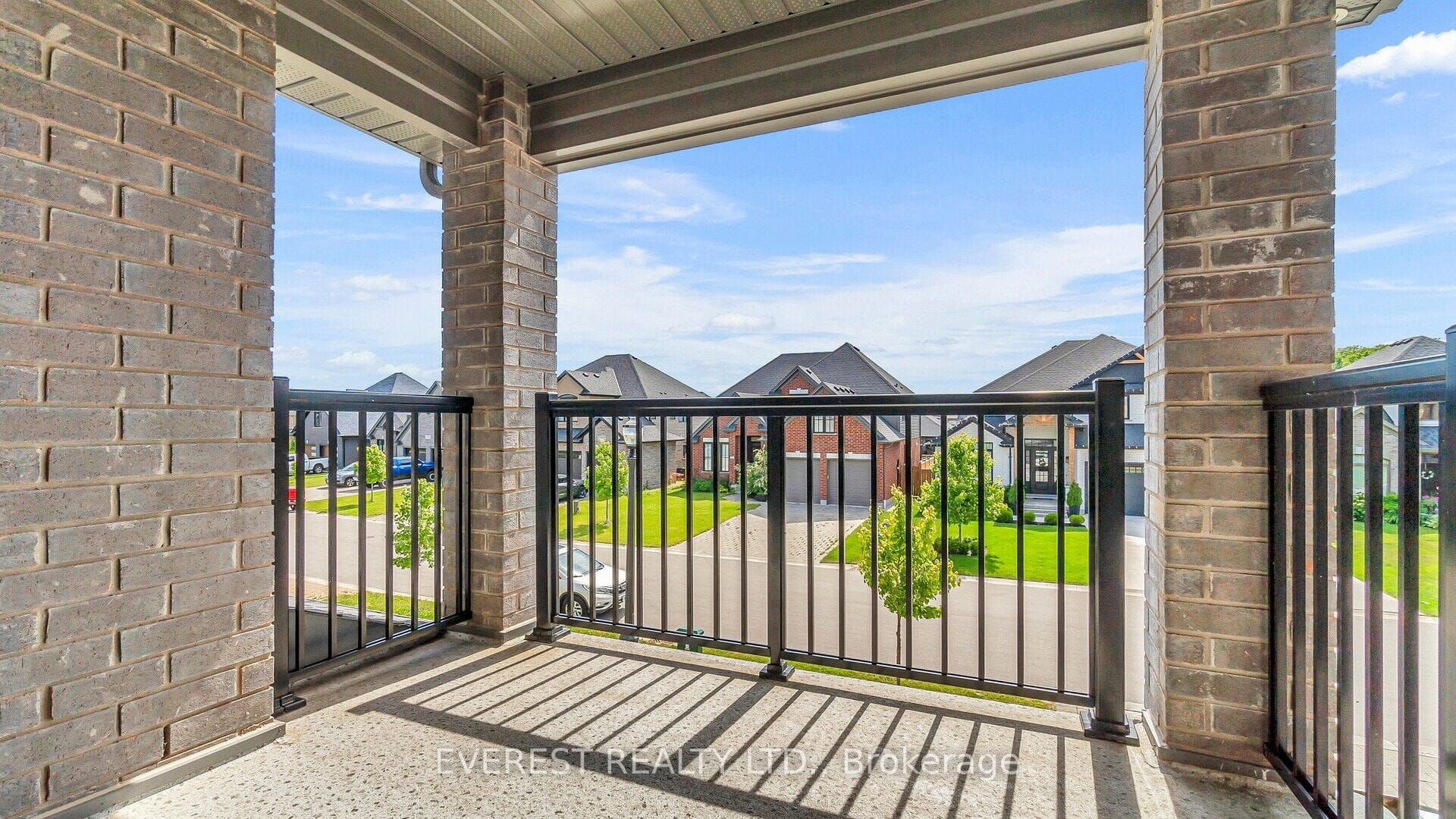 2016 Maddex Way Property Photo 8