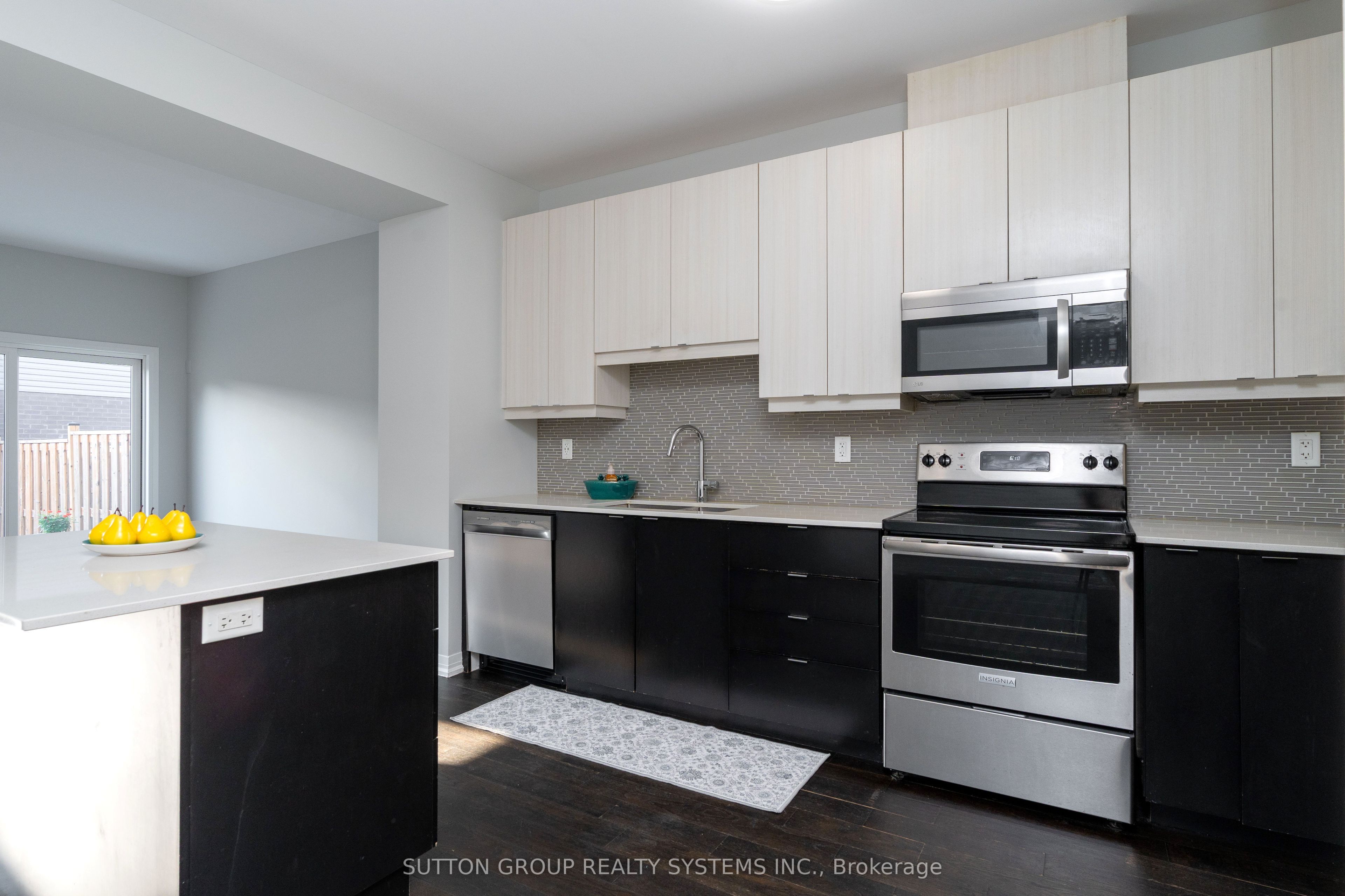 4008 Crown Street Property Photo 9