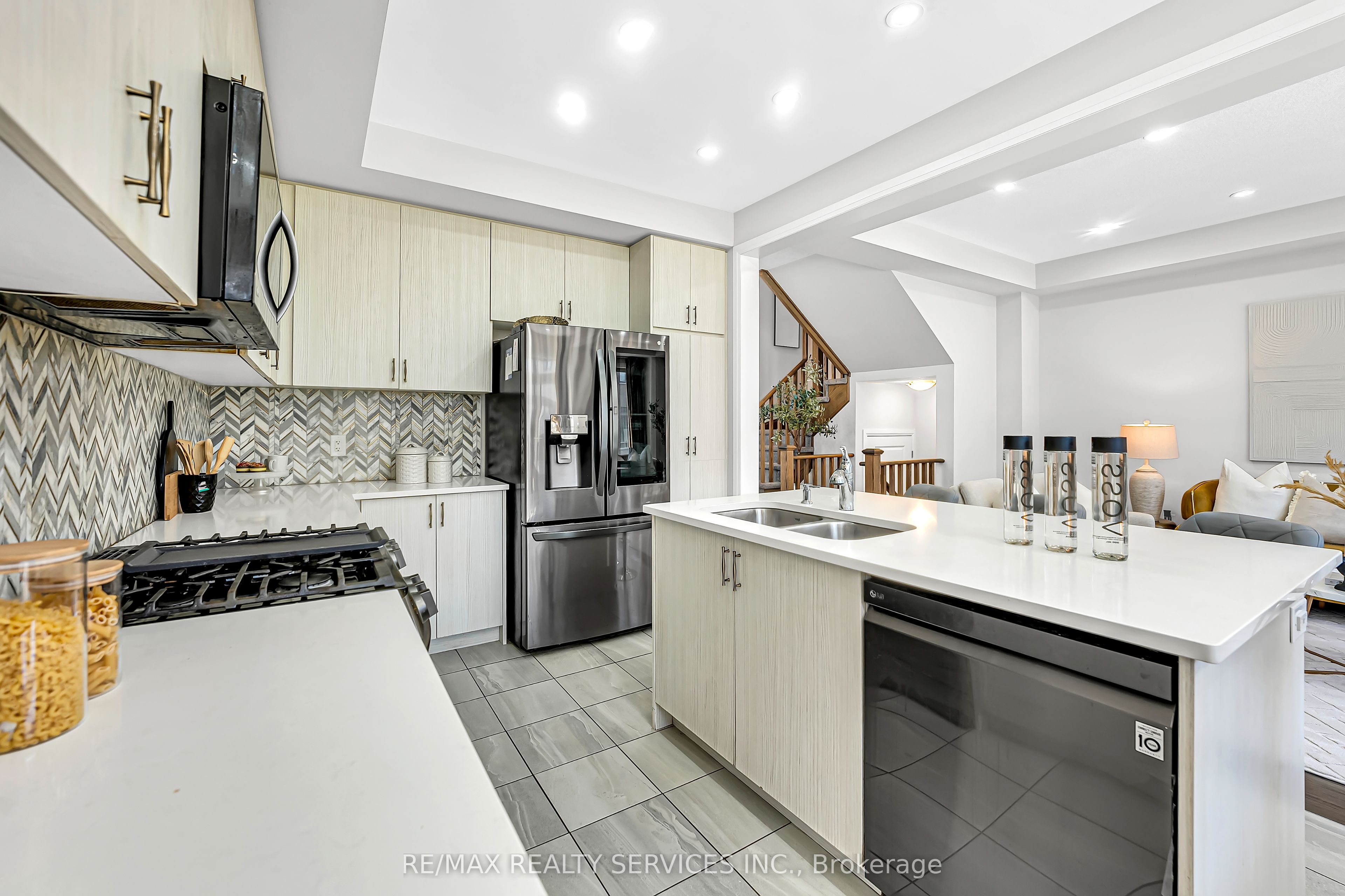 13 Steadman Street Property Photo 16
