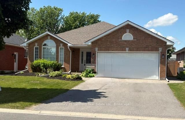 28 Hickory Grove Property Photo 1