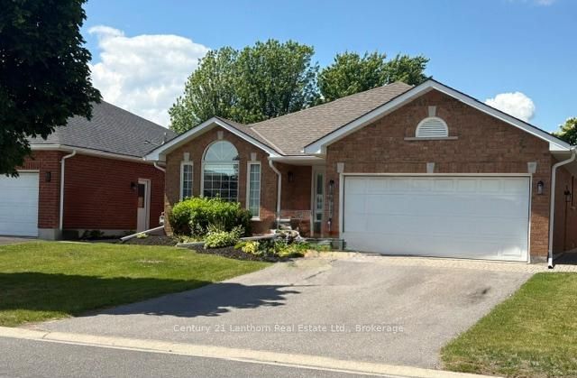 28 Hickory Grove Property Photo 2
