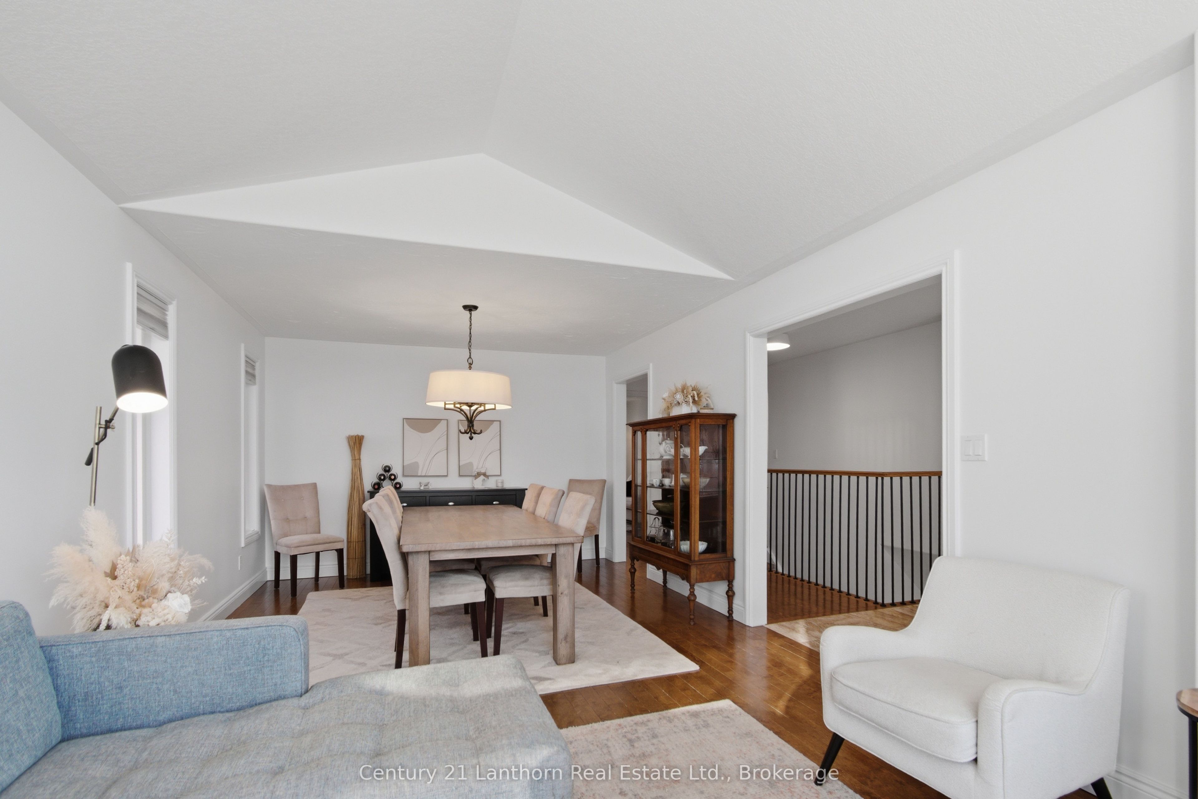 28 Hickory Grove Property Photo 7