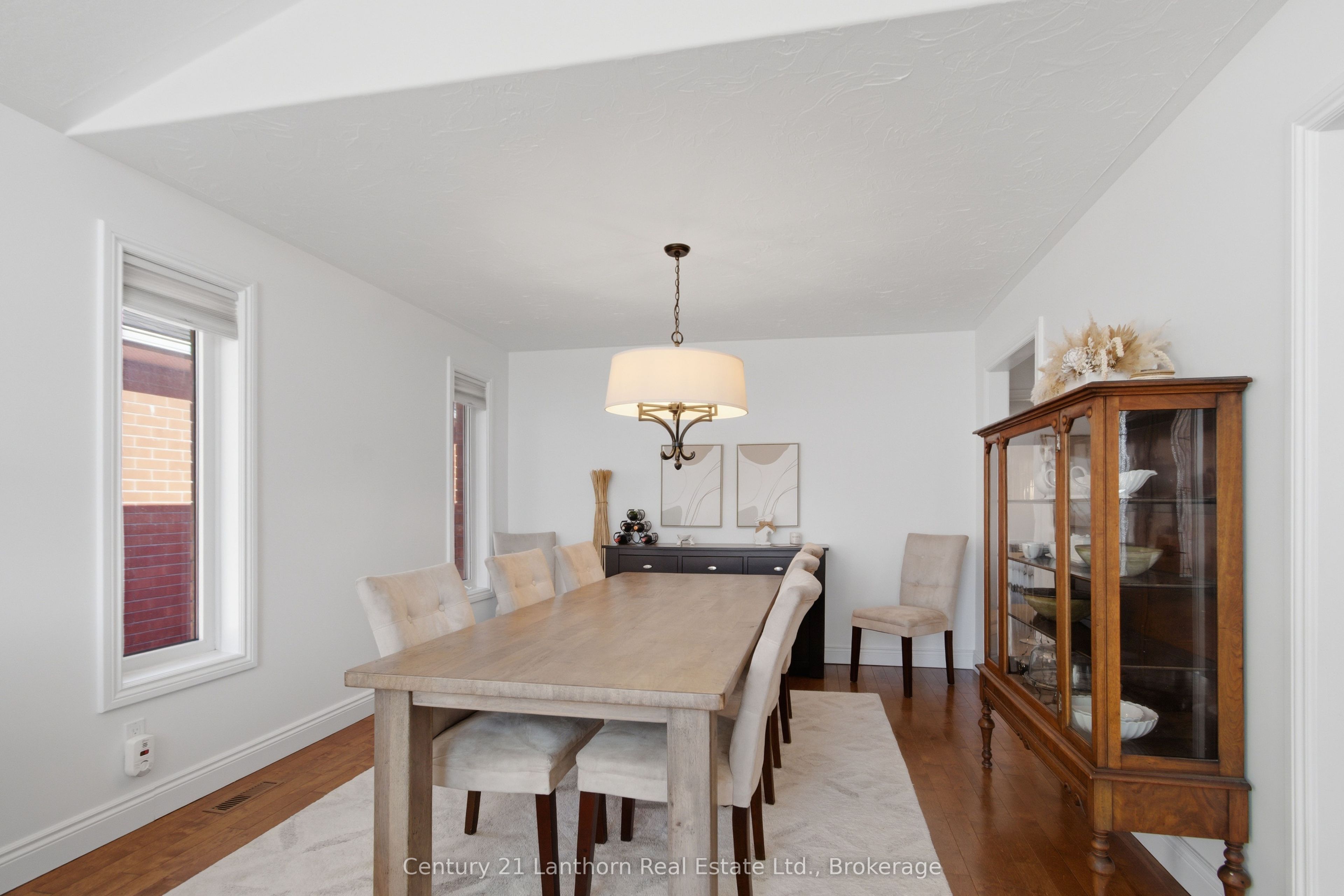 28 Hickory Grove Property Photo 8