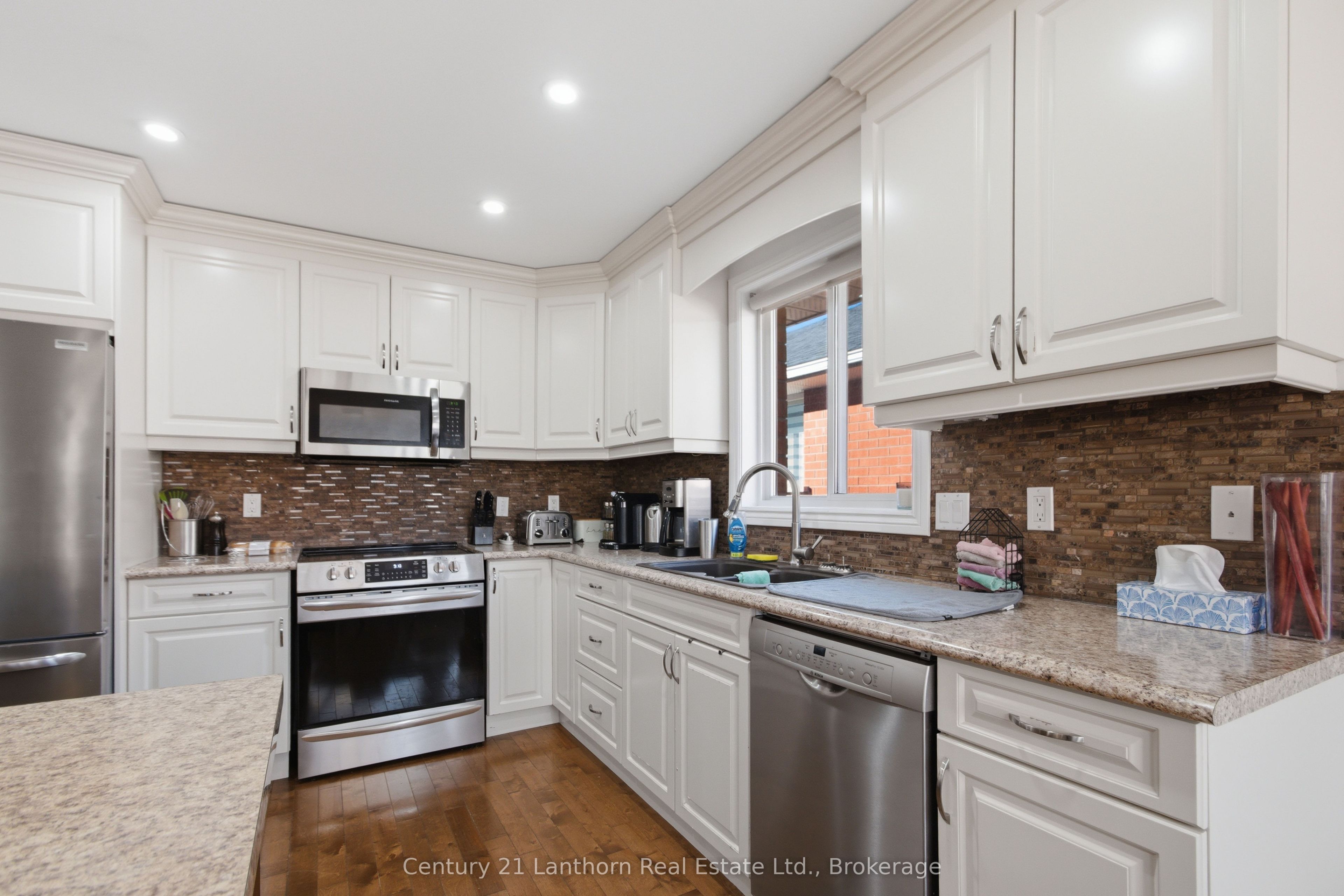 28 Hickory Grove Property Photo 11