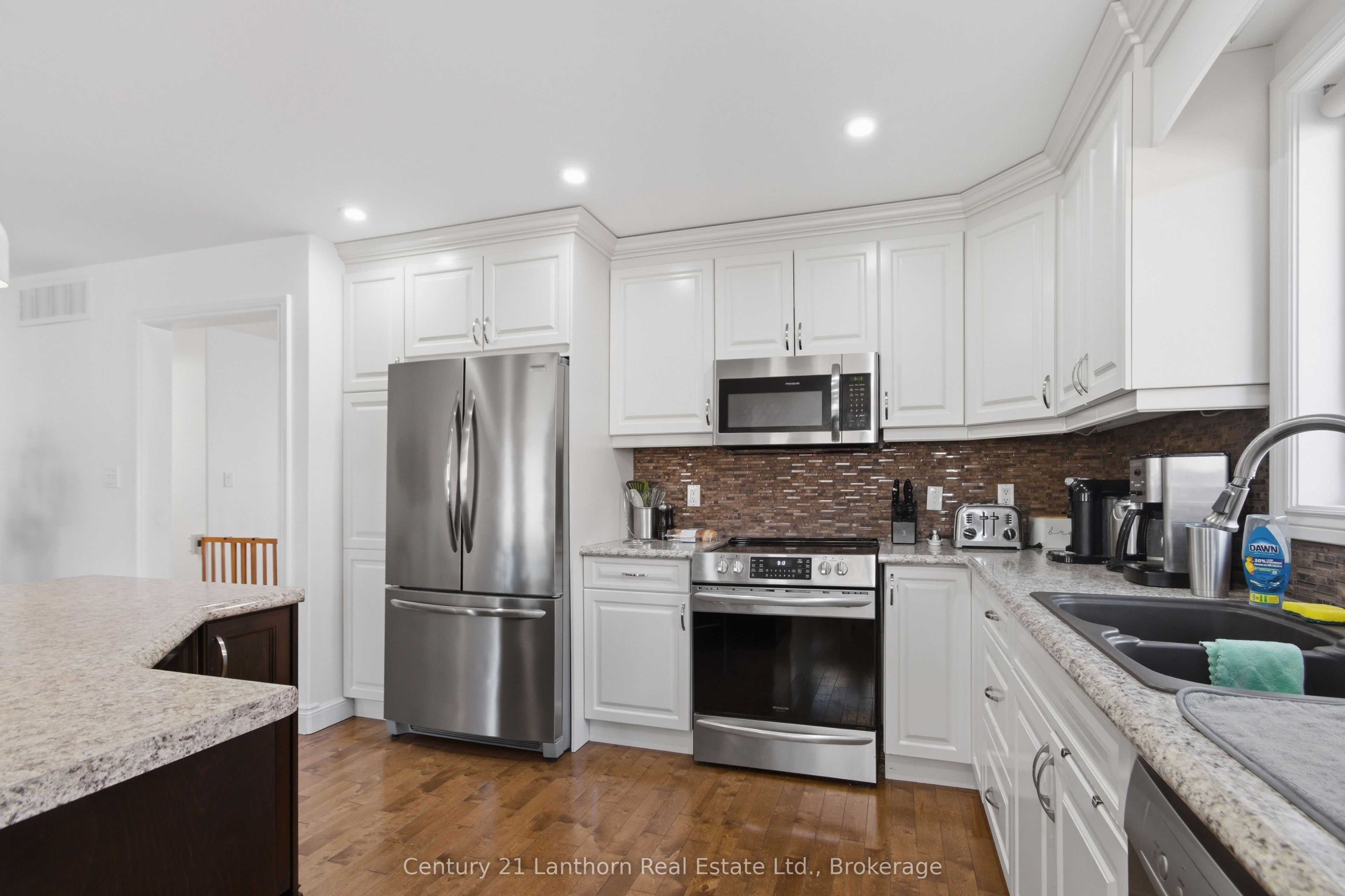 28 Hickory Grove Property Photo 12