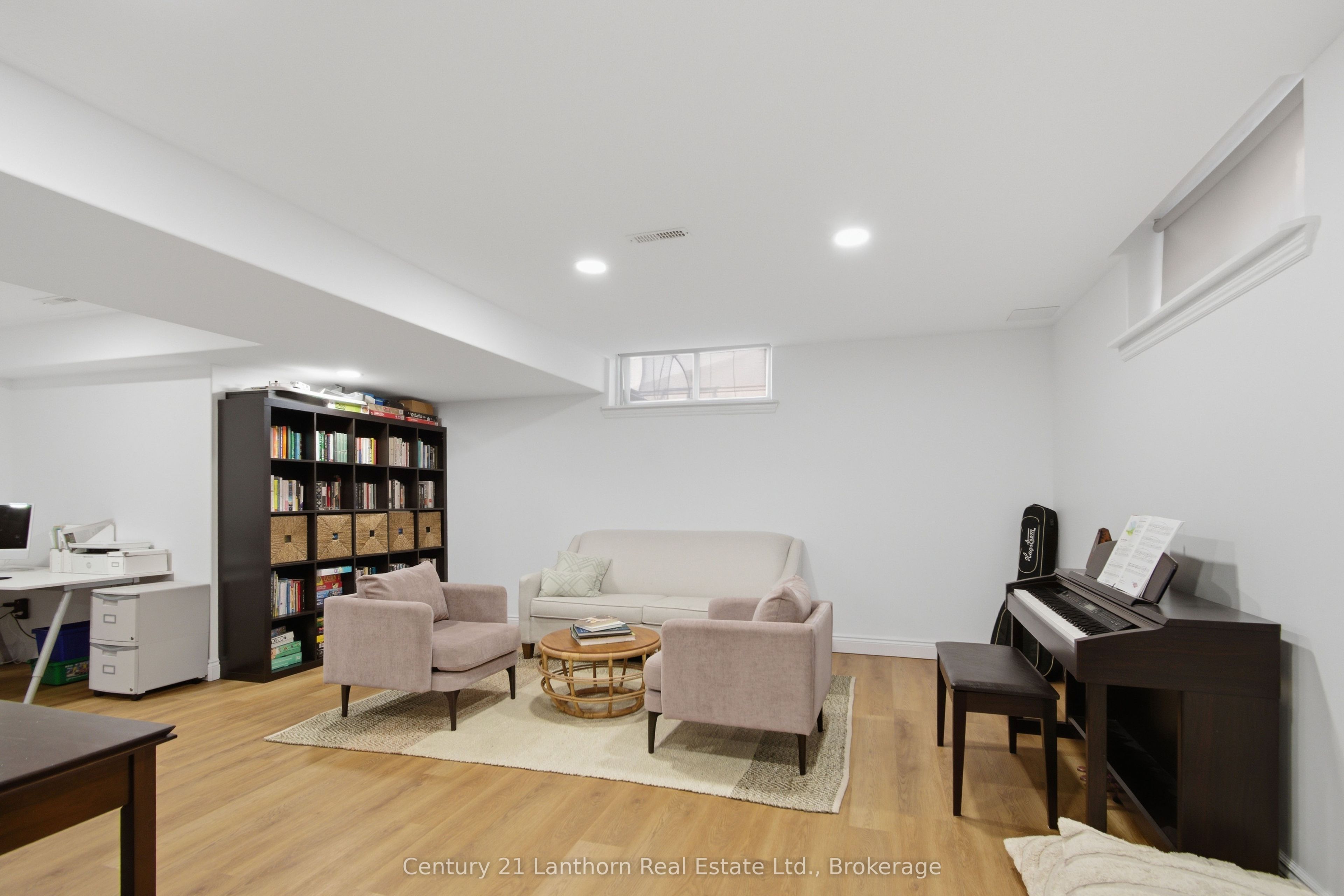 28 Hickory Grove Property Photo 28