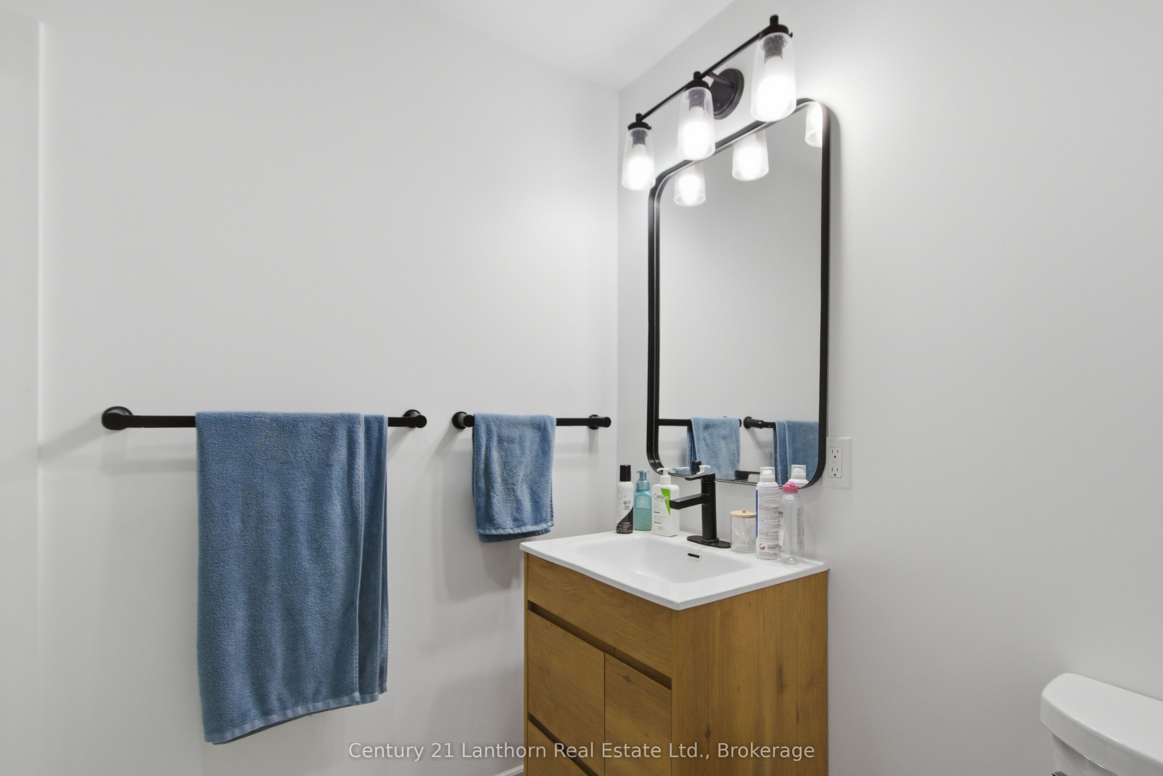 28 Hickory Grove Property Photo 32