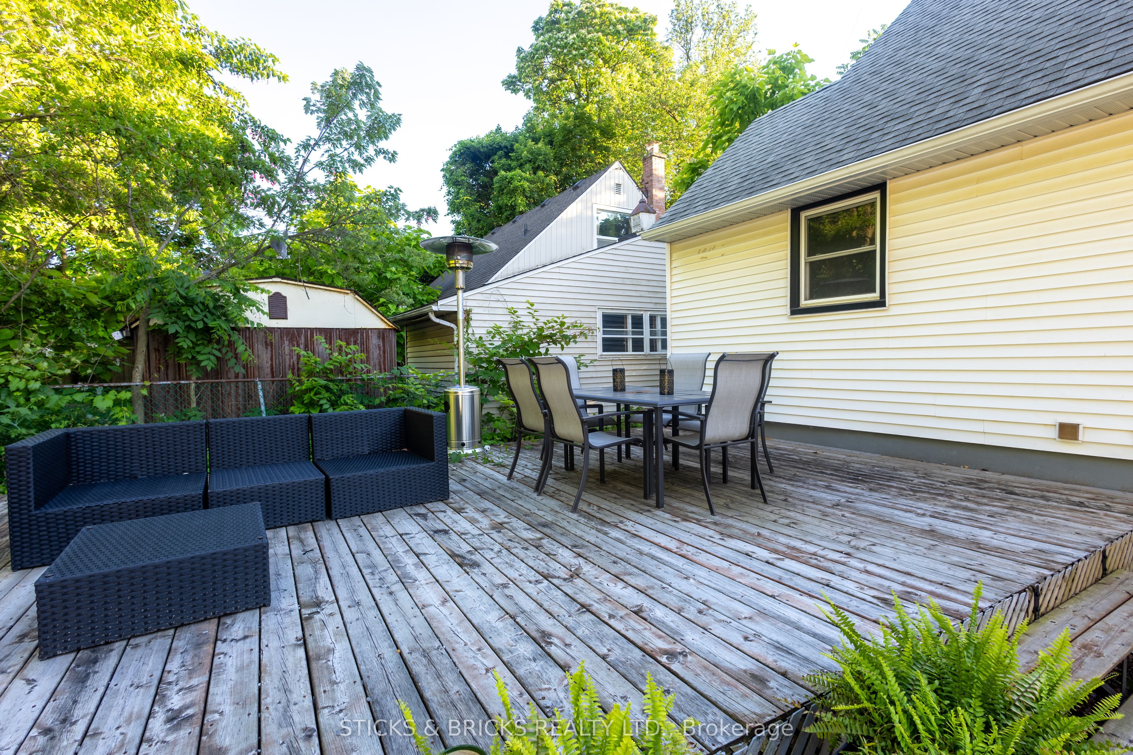 6088 Dorchester Road Property Photo 5