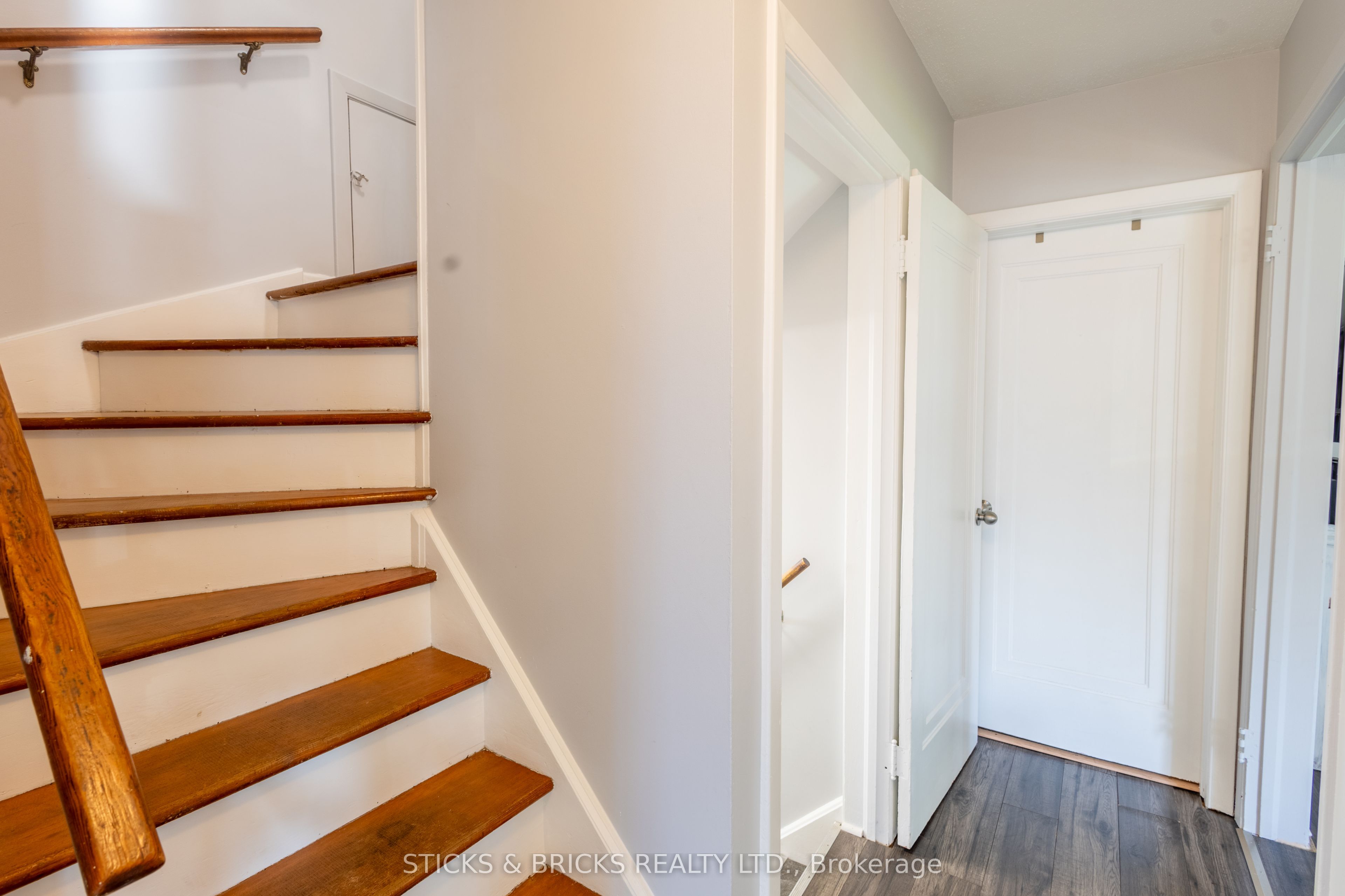 6088 Dorchester Road Property Photo 16