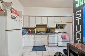 139 Balsam Avenue S Property Photo 23