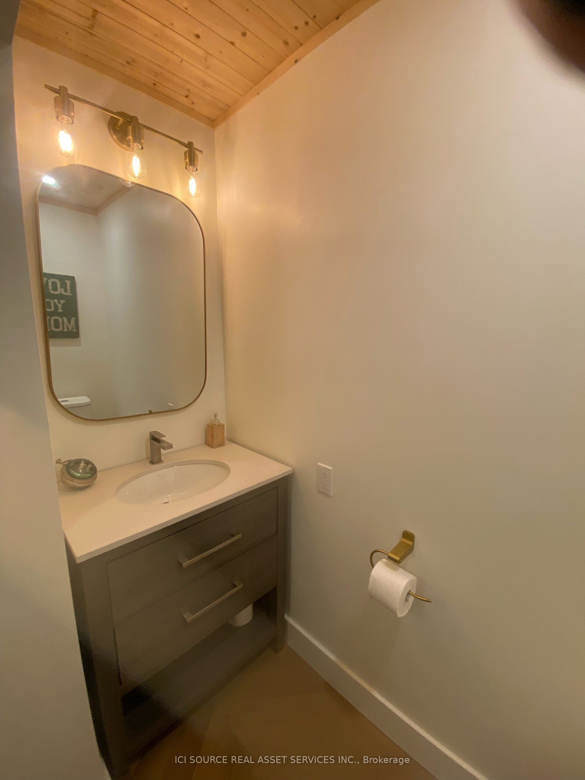 27 Arthur Street W Property Photo 9