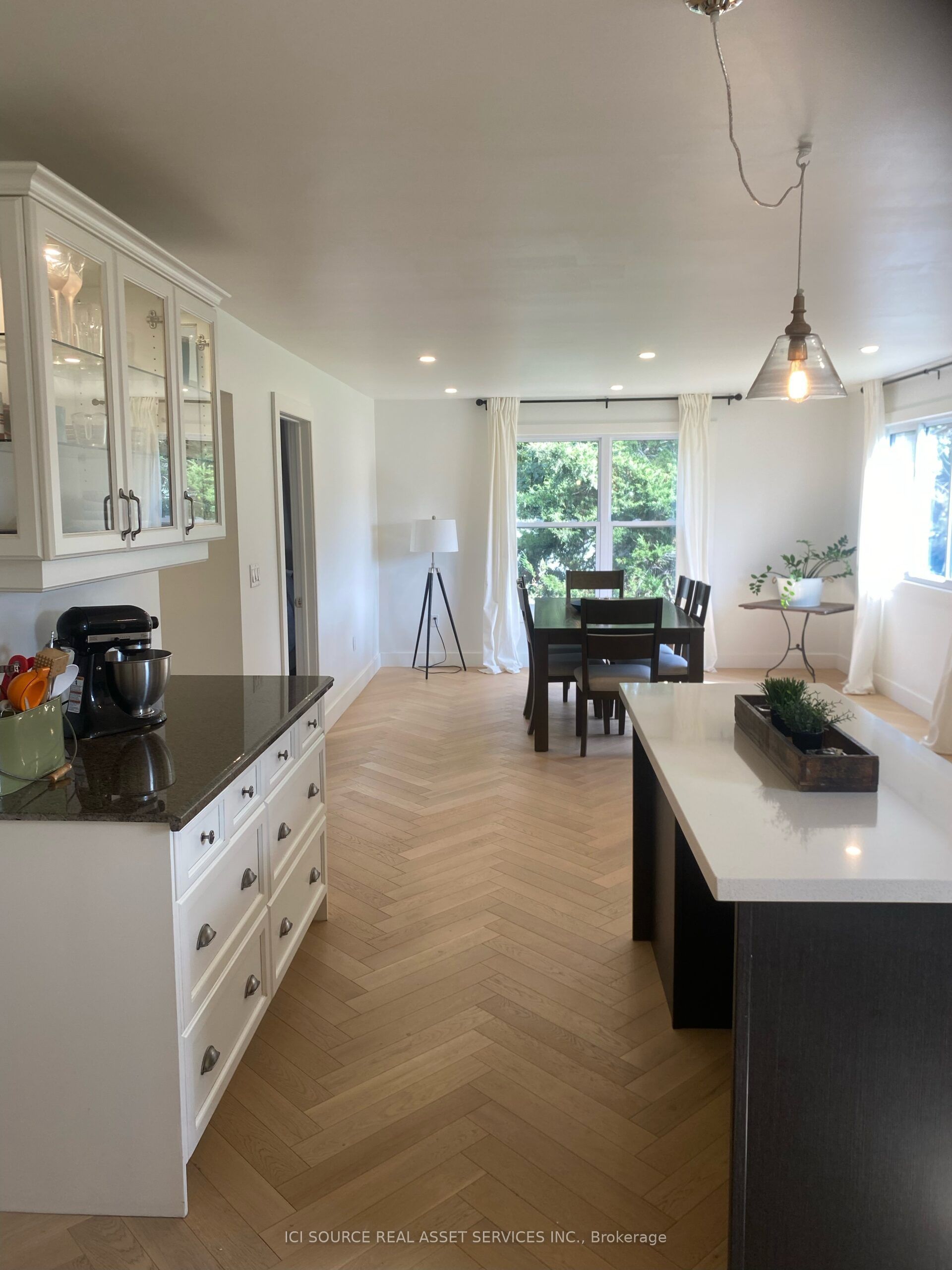 27 Arthur Street W Property Photo 13