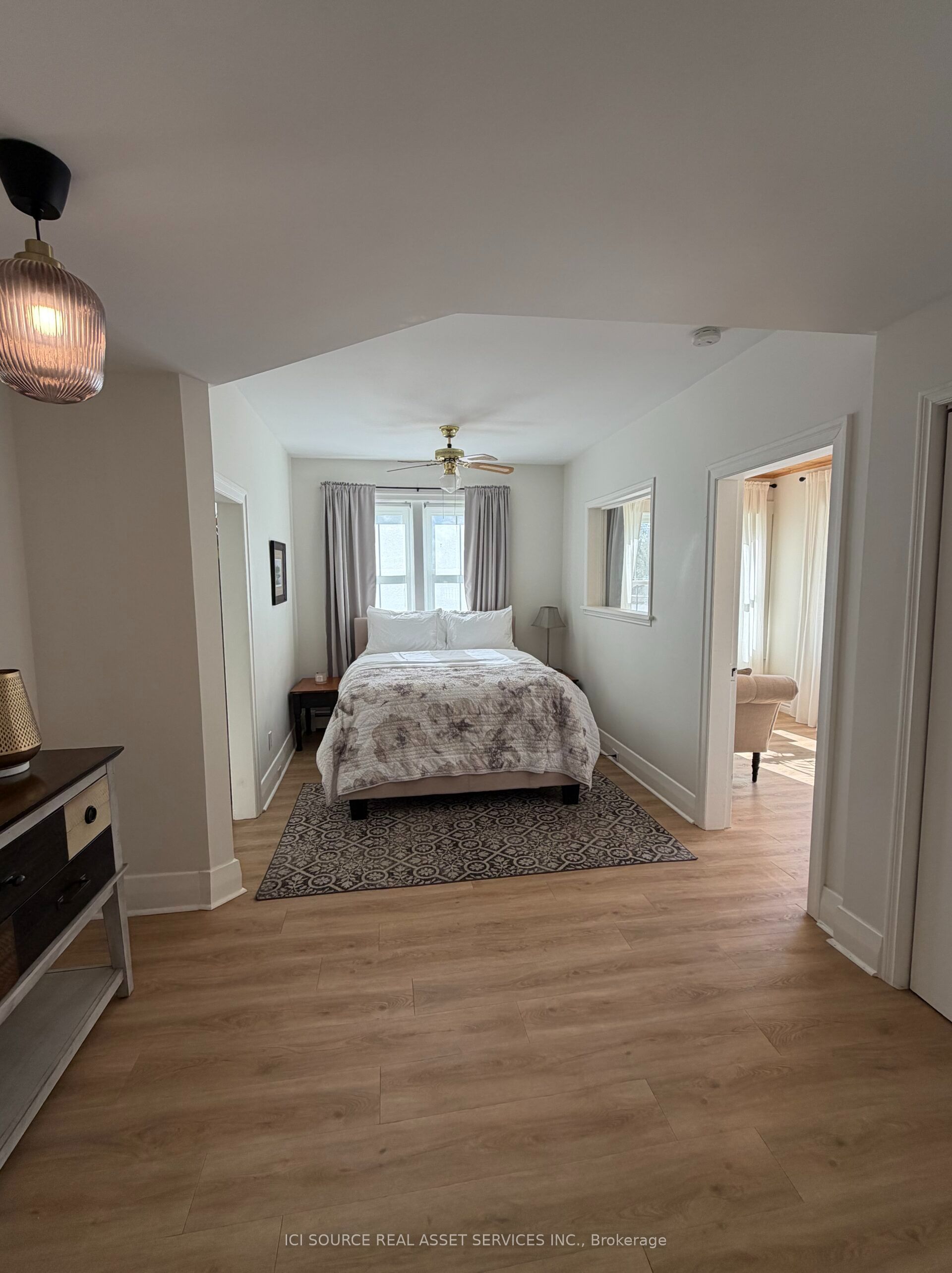 27 Arthur Street W Property Photo 17