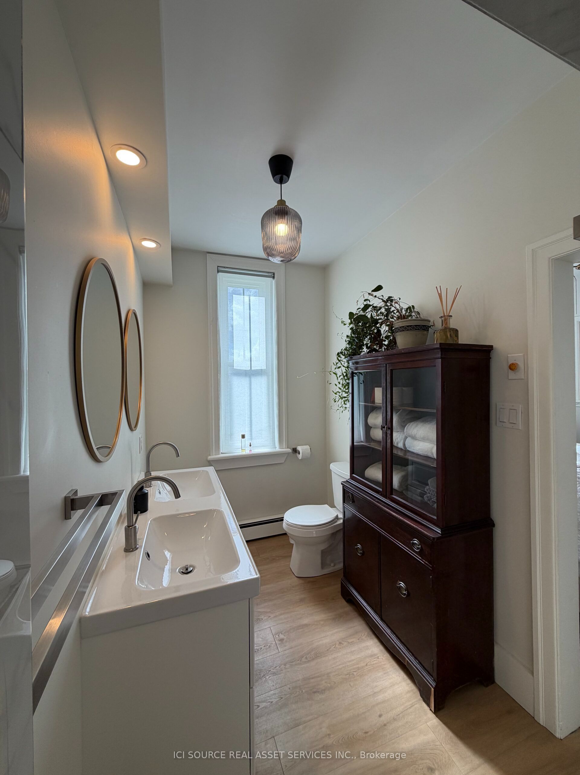 27 Arthur Street W Property Photo 19