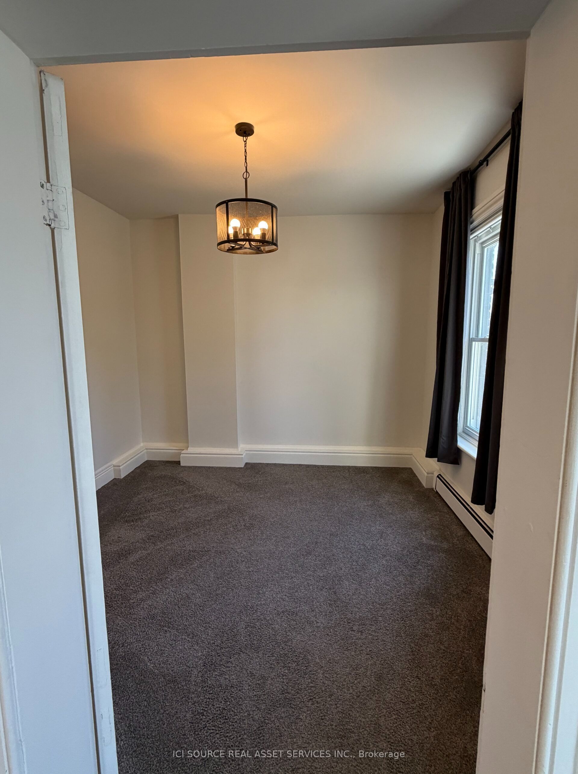 27 Arthur Street W Property Photo 22