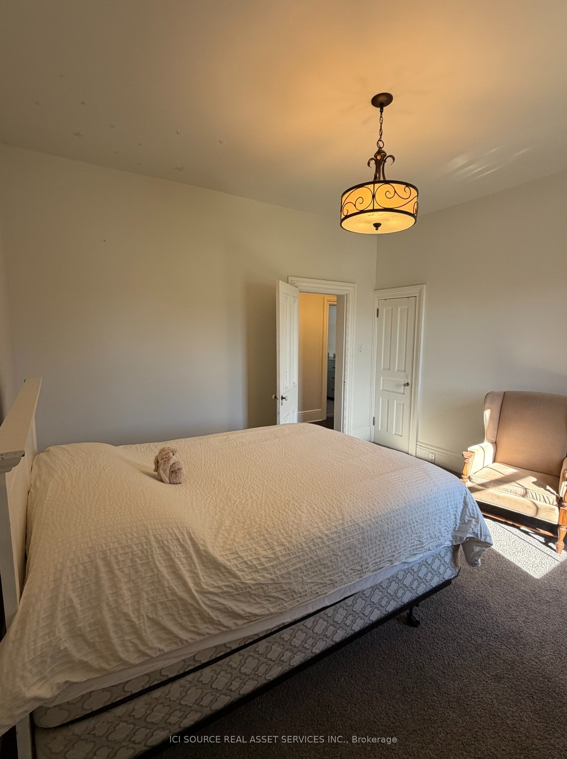 27 Arthur Street W Property Photo 26