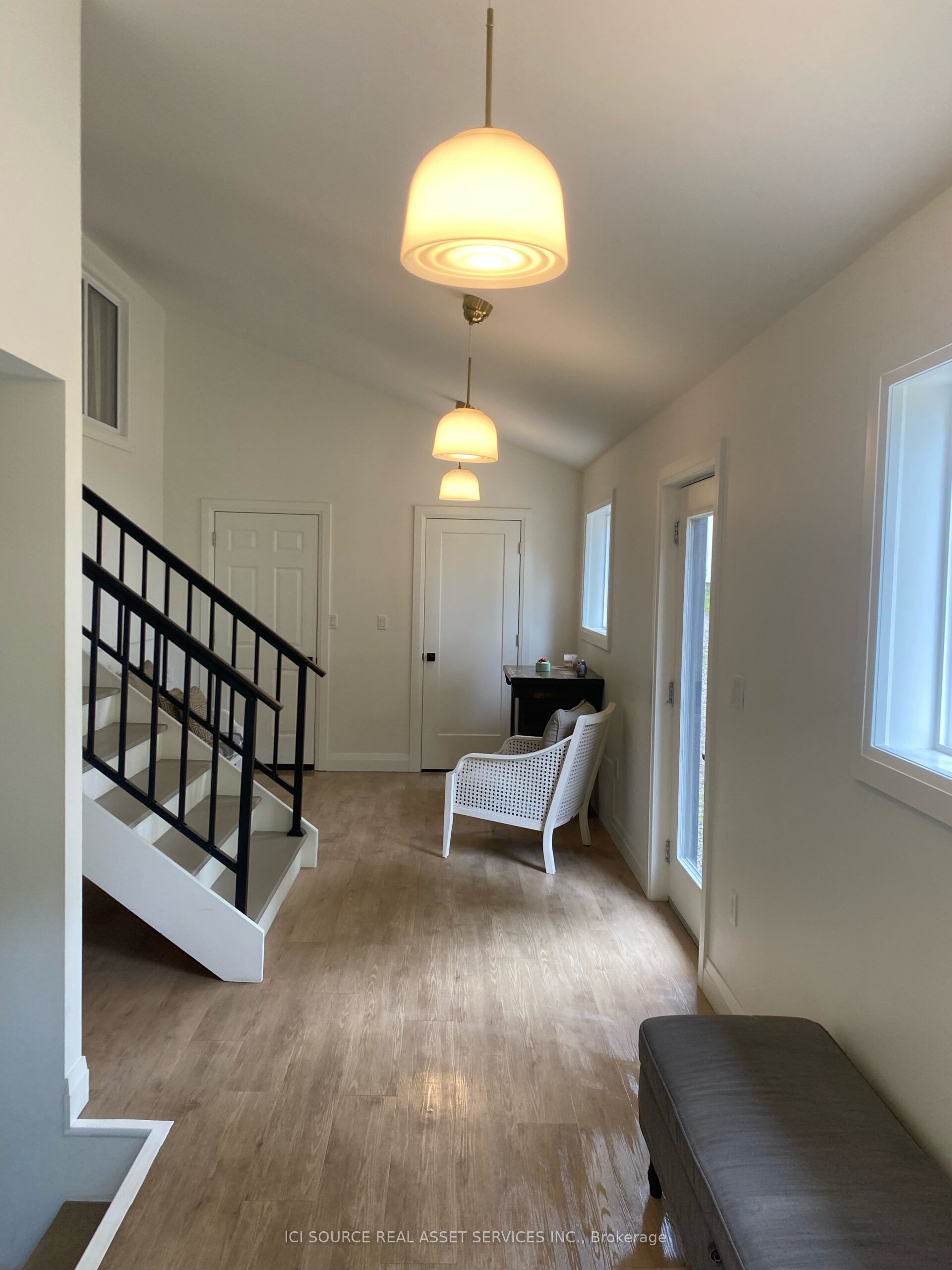 27 Arthur Street W Property Photo 28