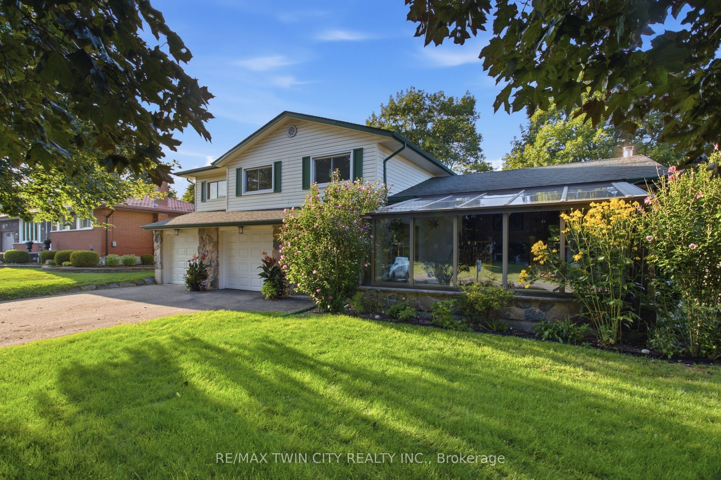 25 Alice Crescent Property Photo 3