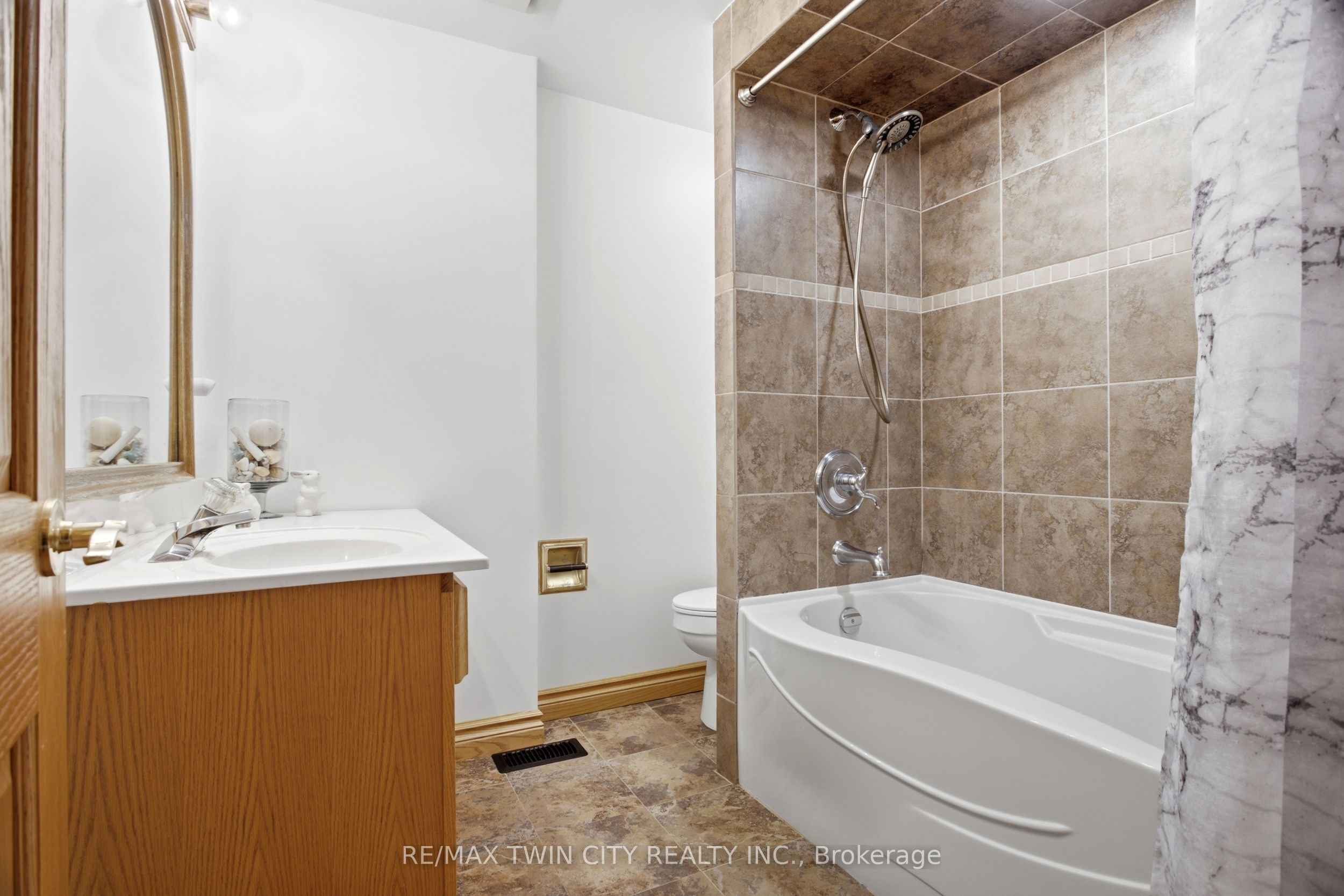 25 Alice Crescent Property Photo 29