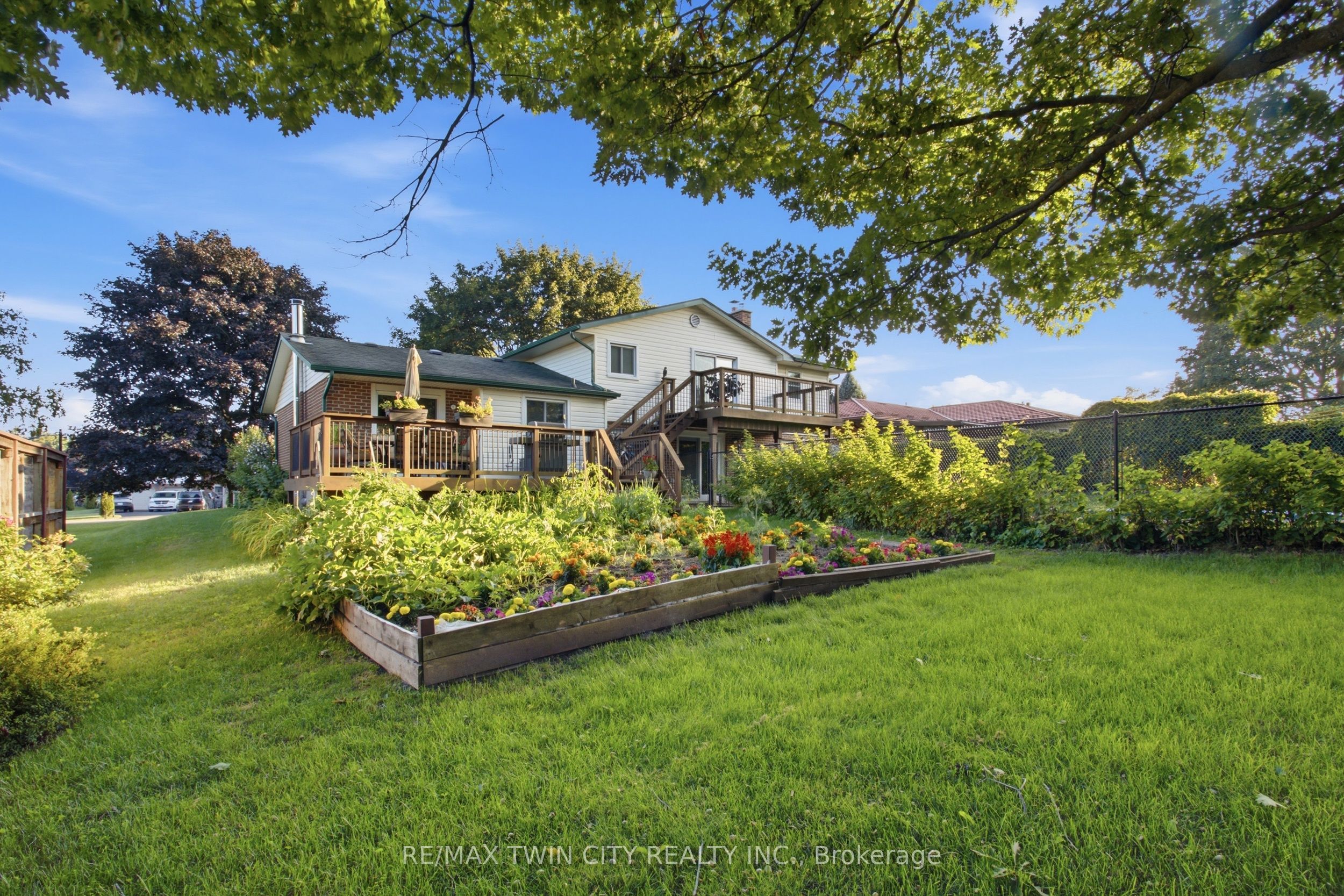 25 Alice Crescent Property Photo 38