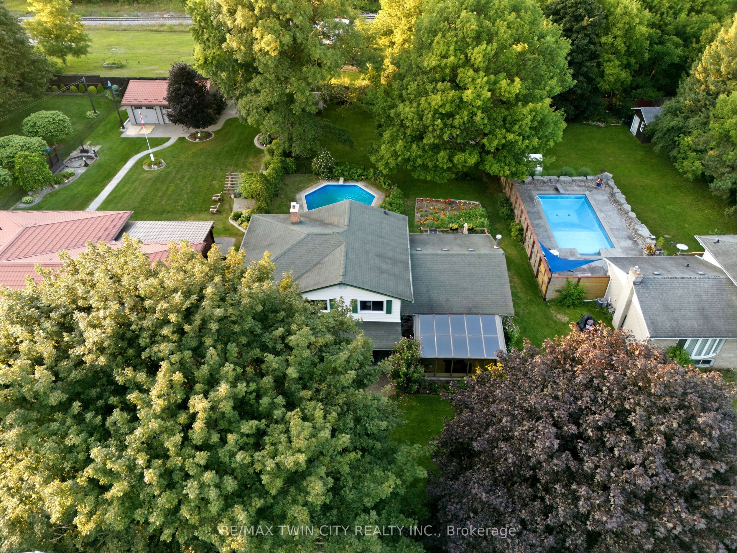 25 Alice Crescent Property Photo 39