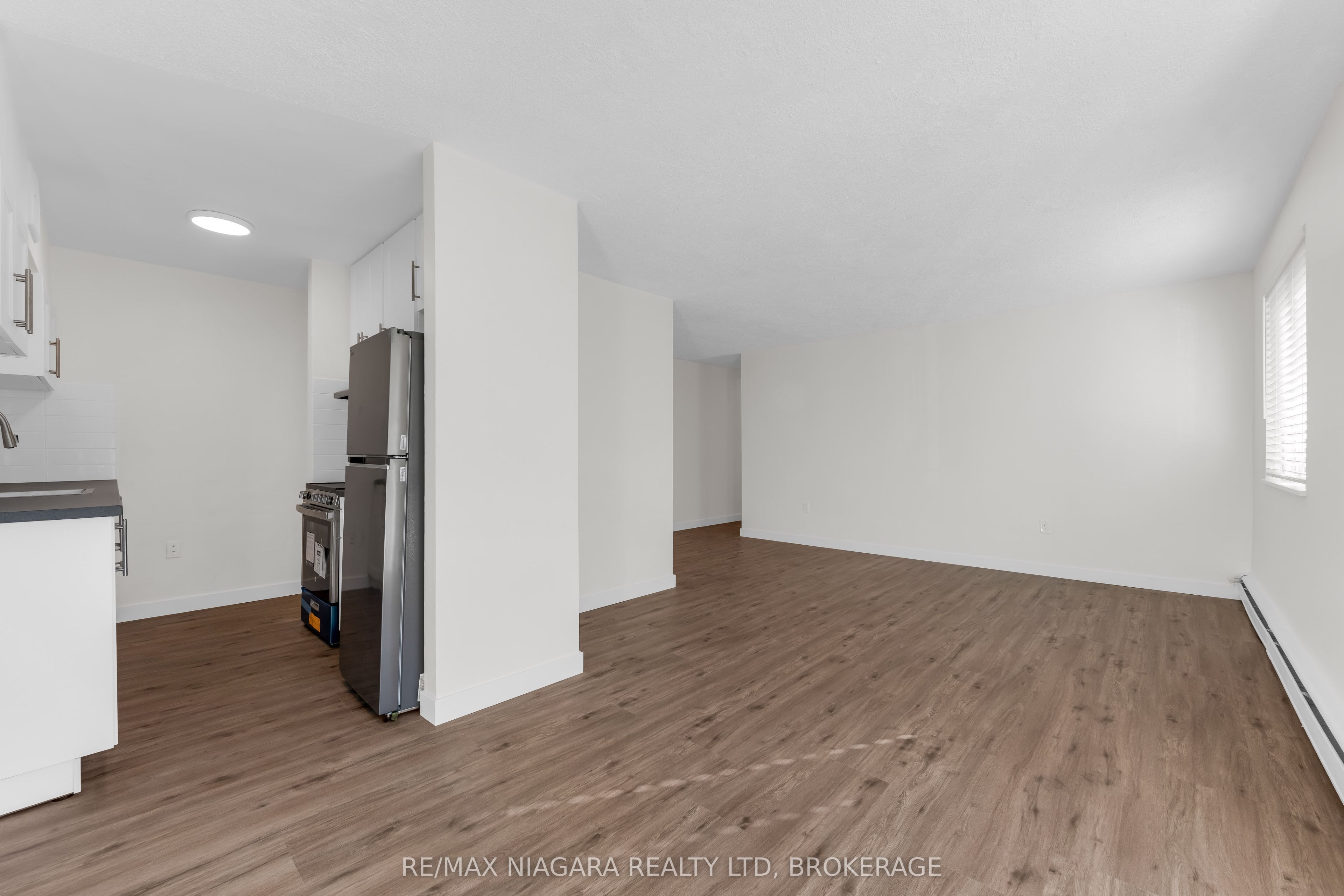 452 Carlton Street 25 Property Photo 7
