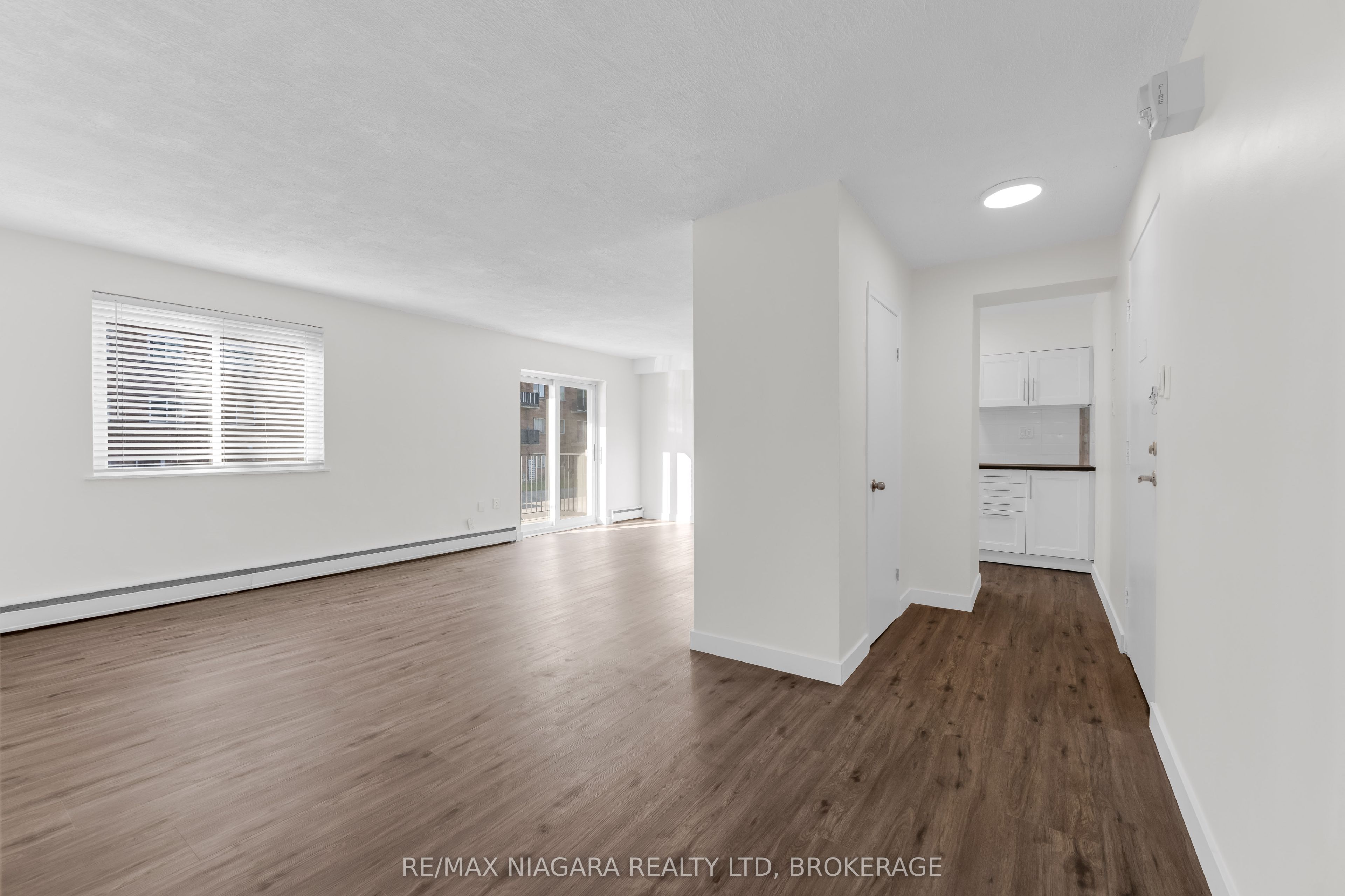 452 Carlton Street 25 Property Photo 10