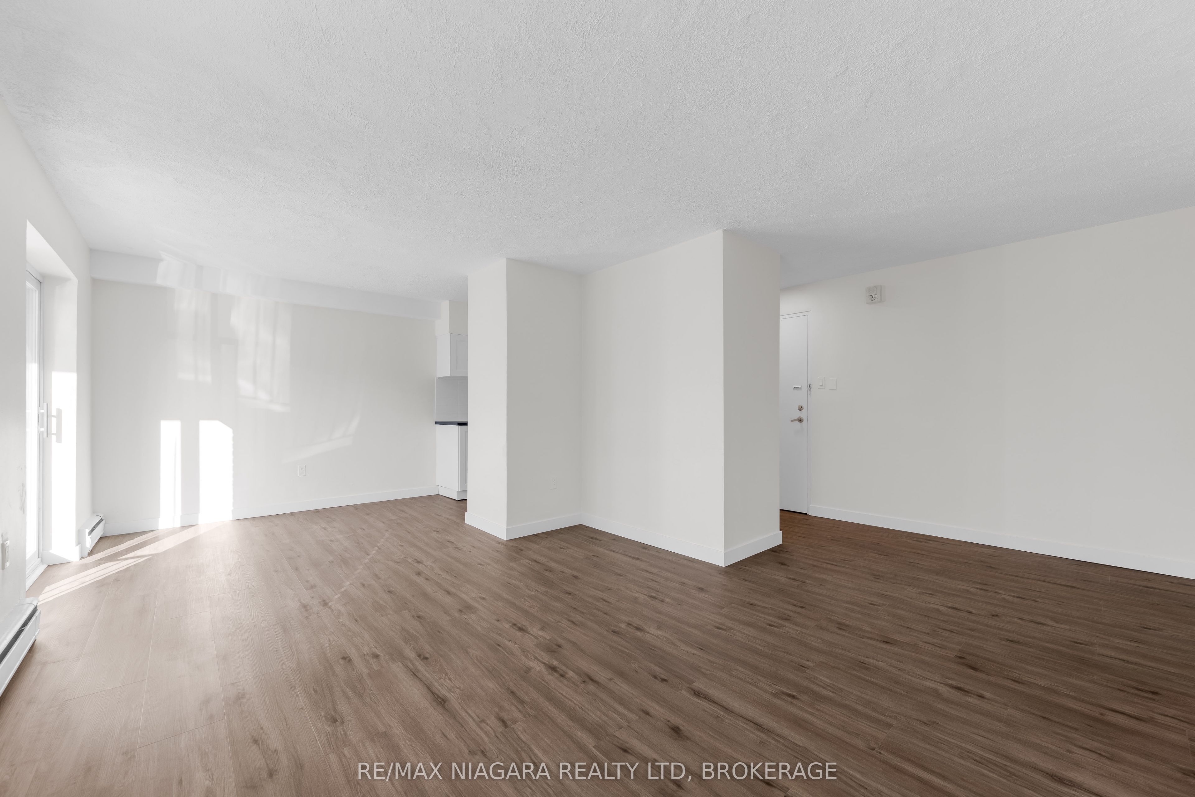 452 Carlton Street 25 Property Photo 11