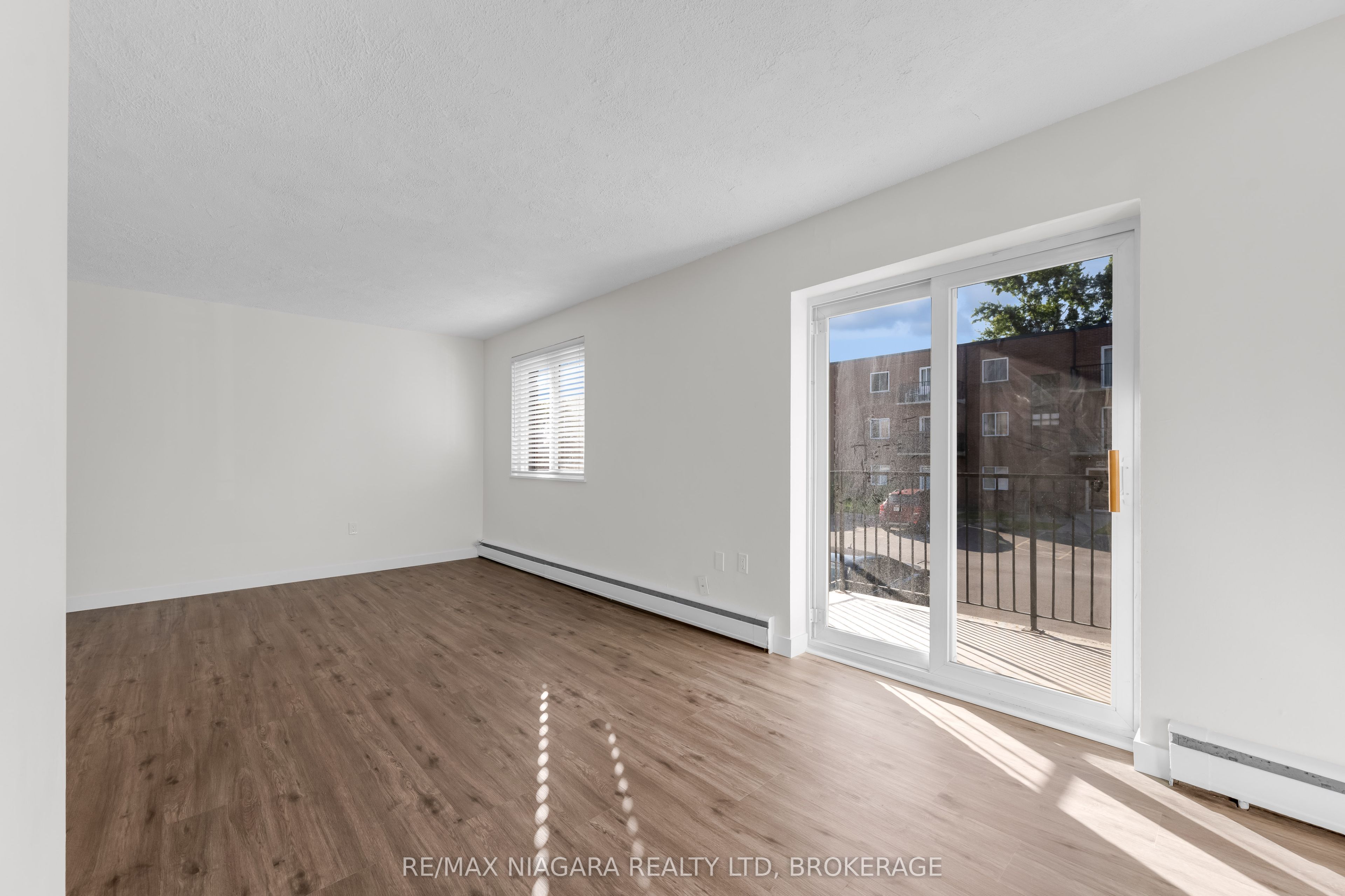 452 Carlton Street 25 Property Photo 12
