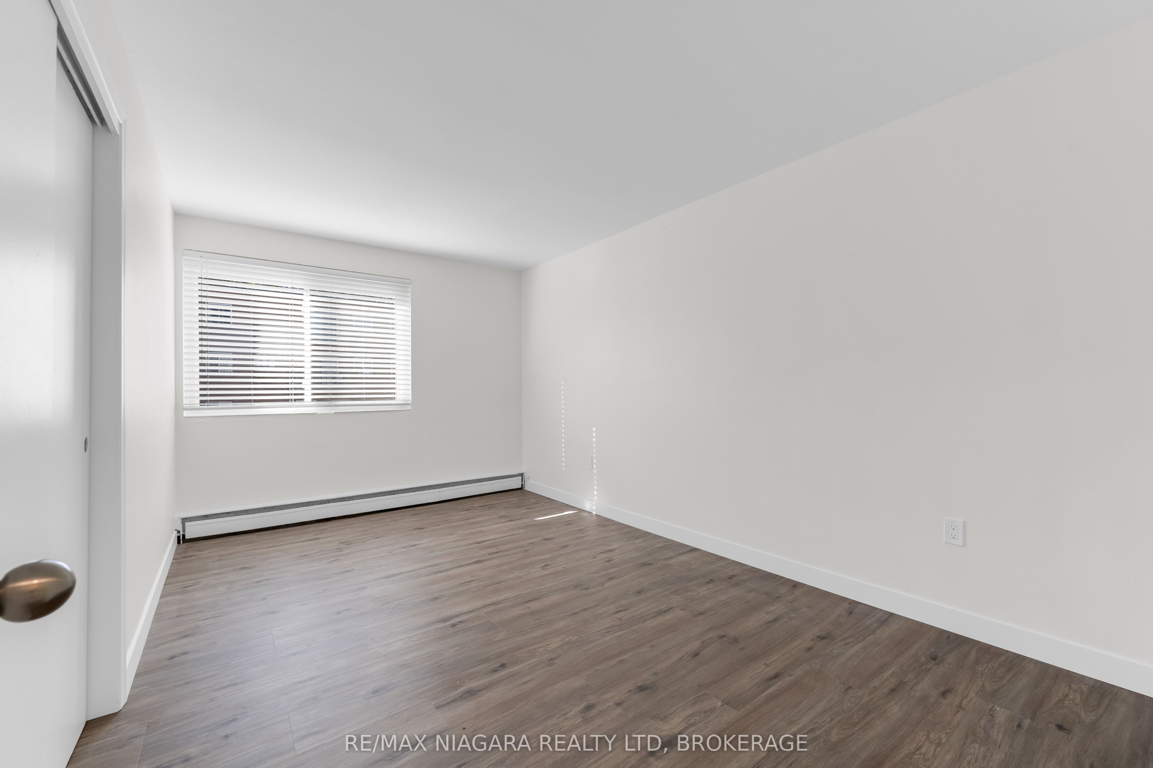 452 Carlton Street 25 Property Photo 14