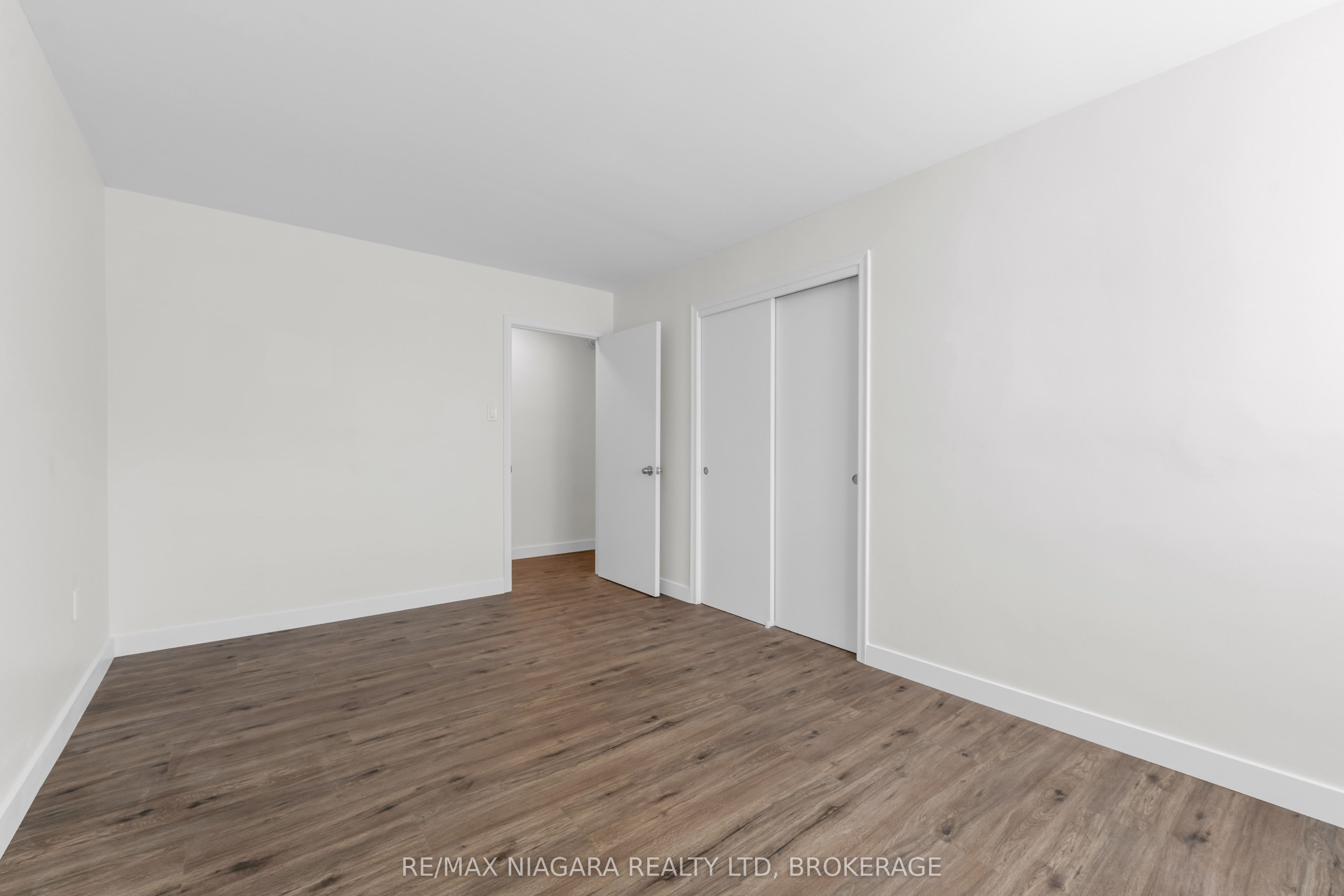452 Carlton Street 25 Property Photo 15
