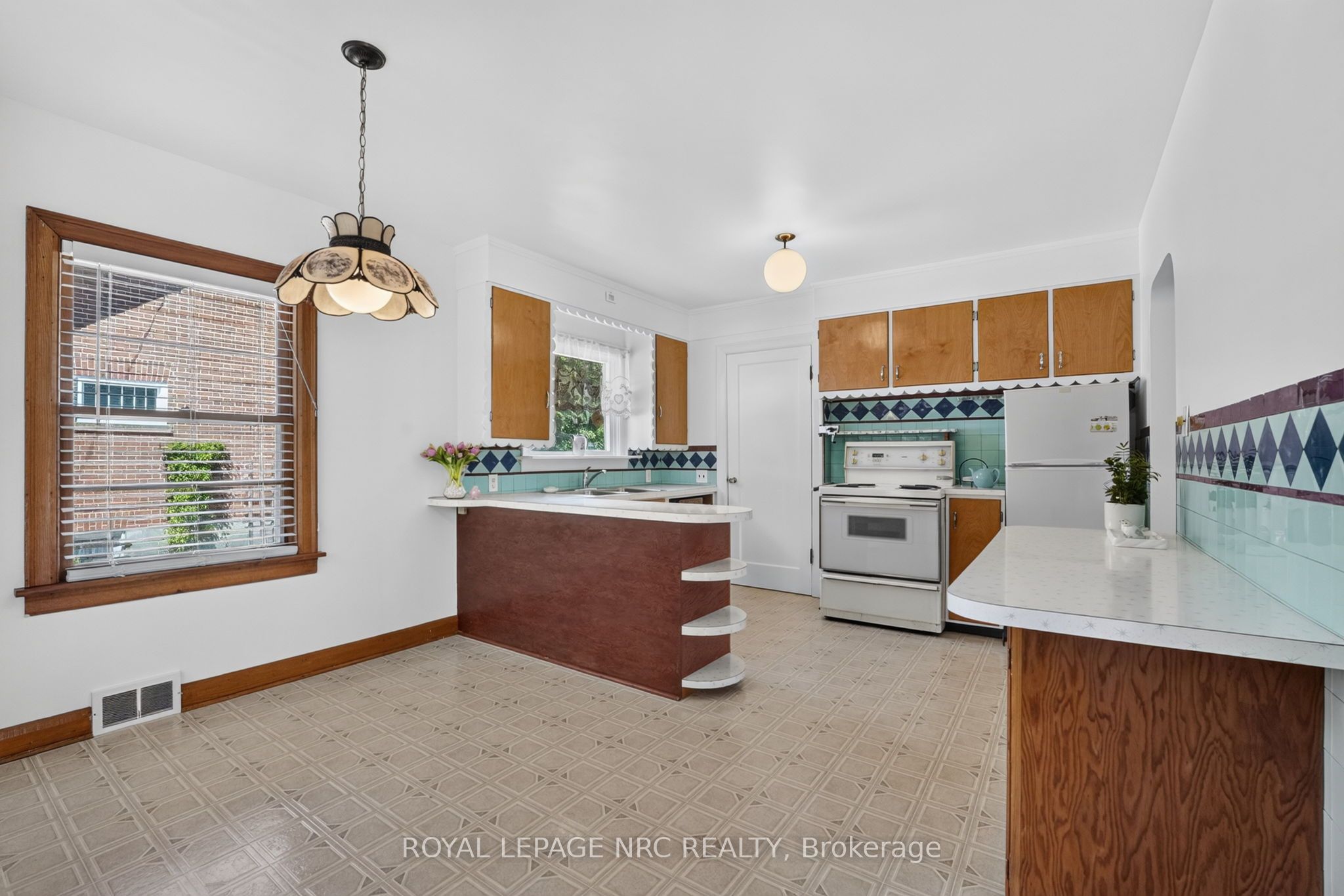 3832 Highland Drive Property Photo 4