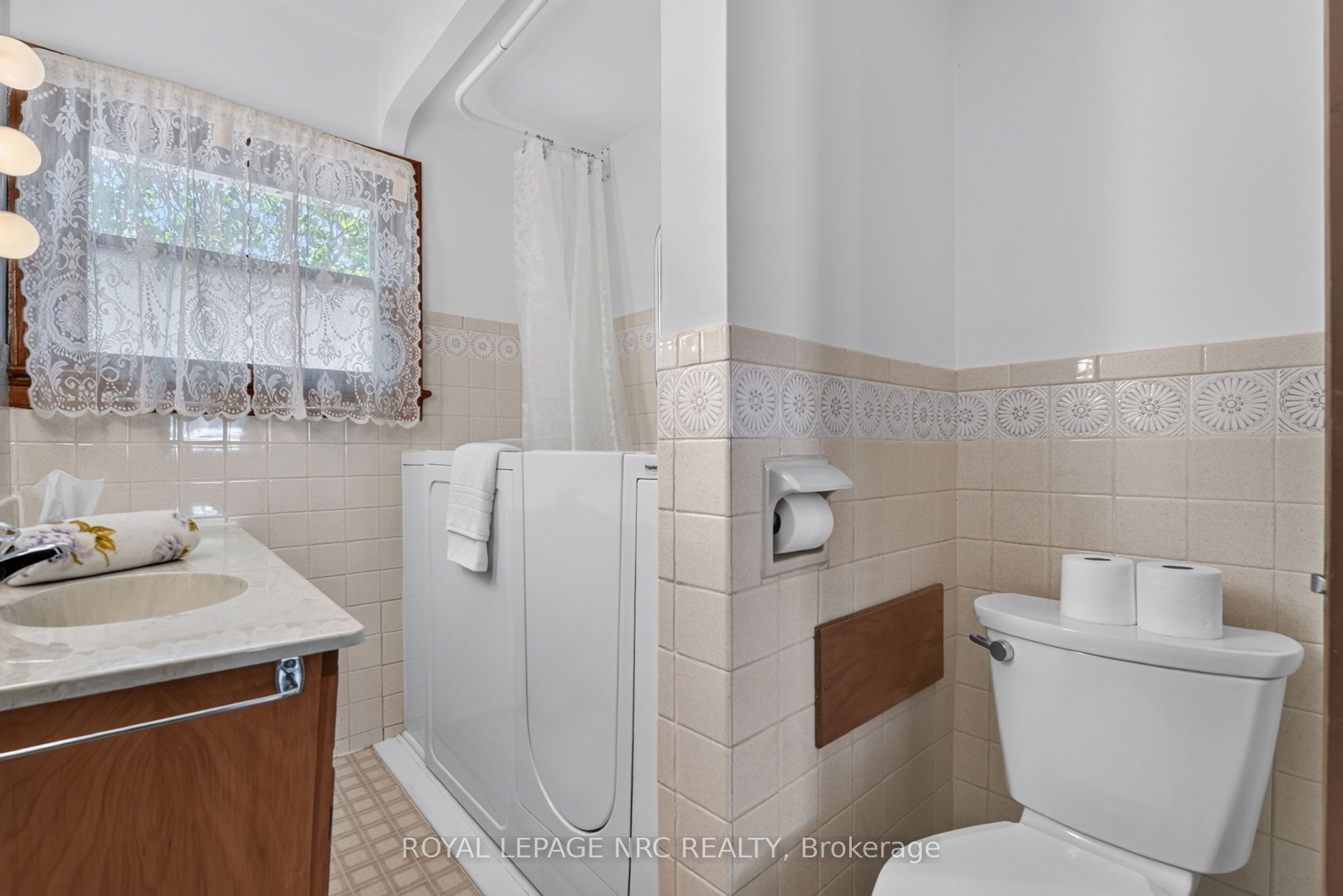 3832 Highland Drive Property Photo 6