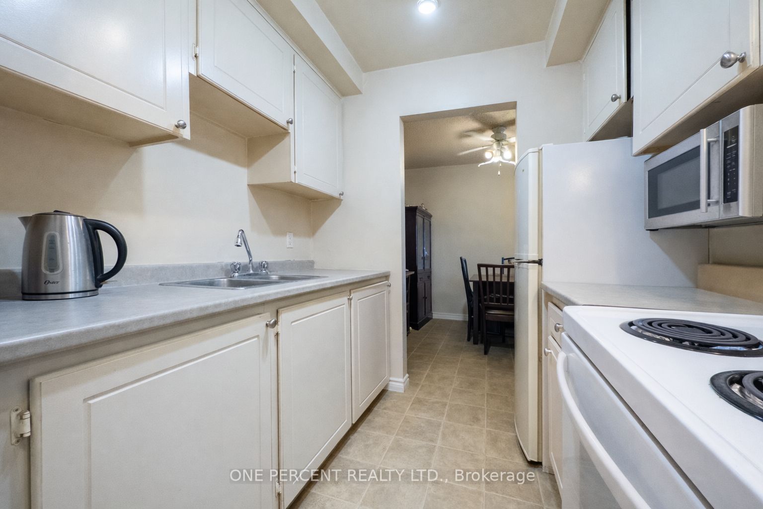 25 College Street E 206 Property Photo 2