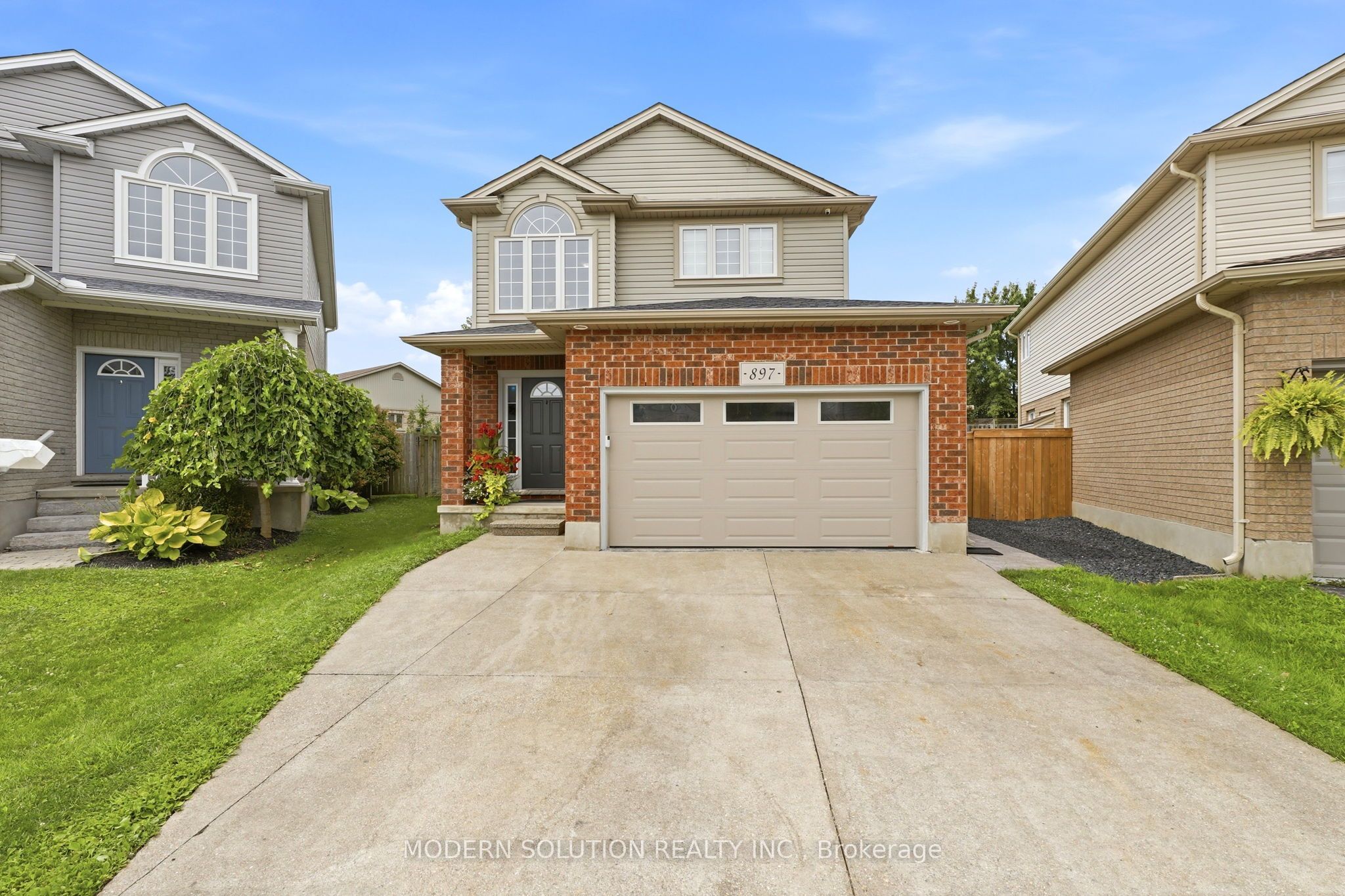 897 Bradshaw Crescent Property Photo 1