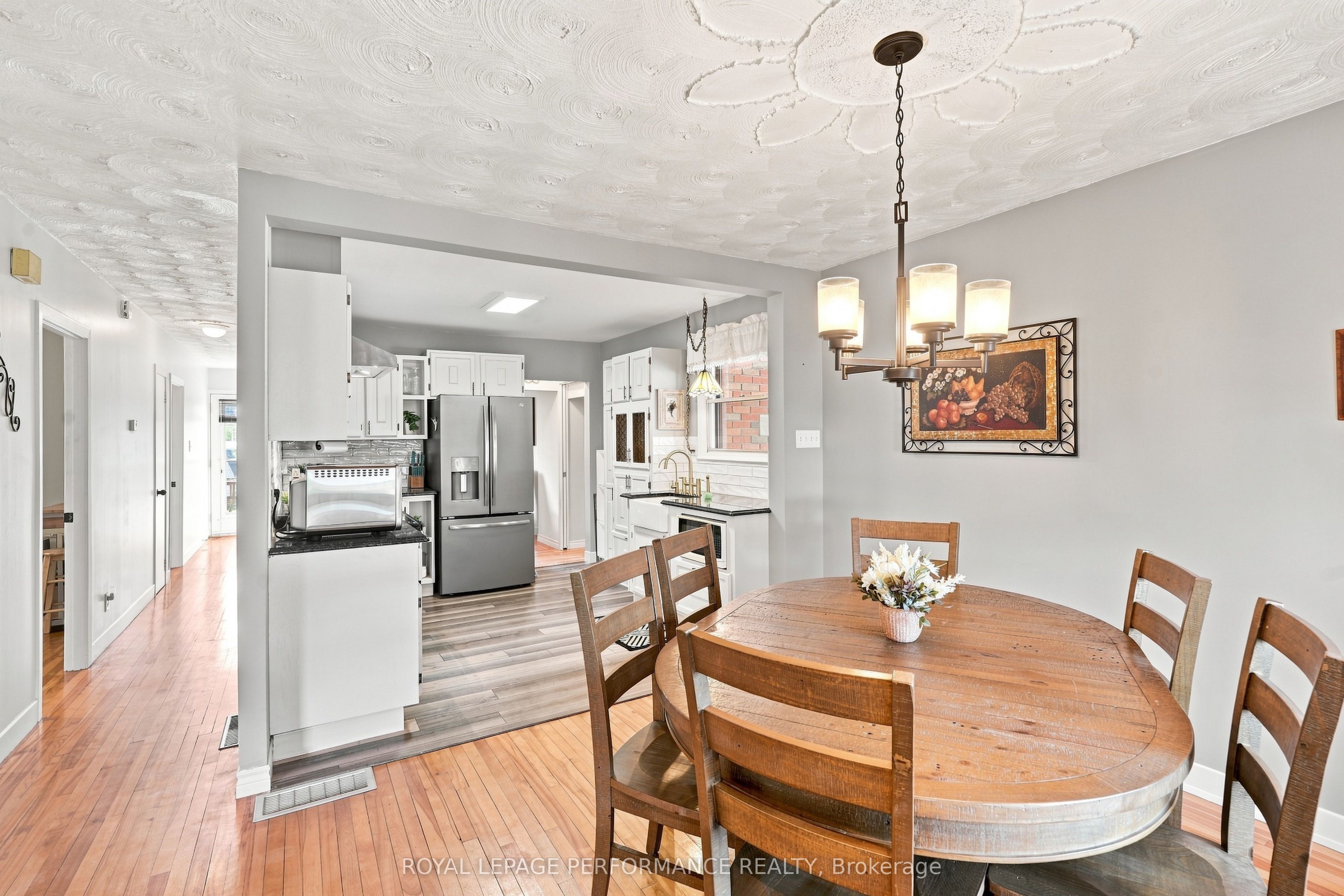464 Laurier Street Property Photo 6