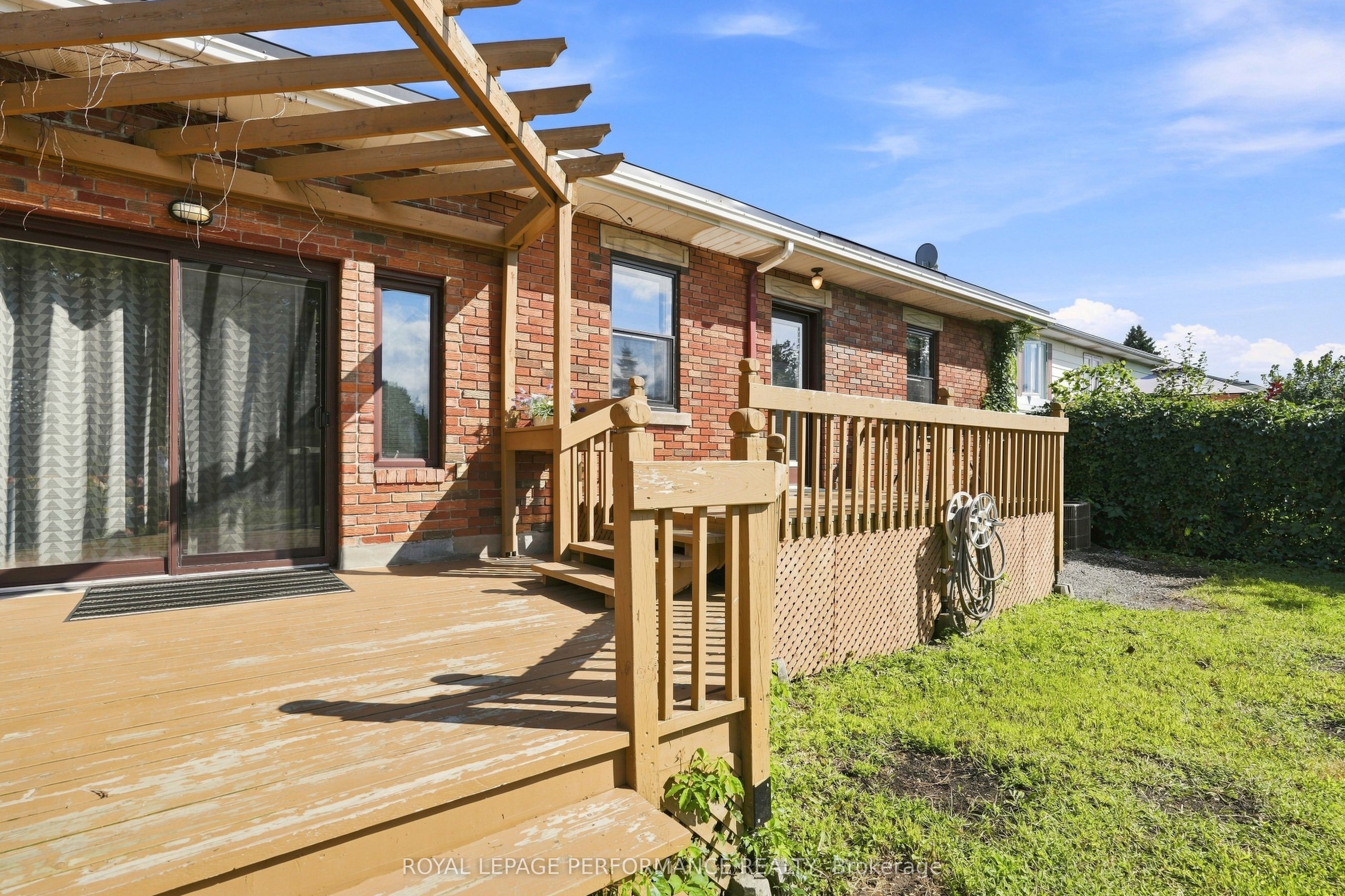 464 Laurier Street Property Photo 25