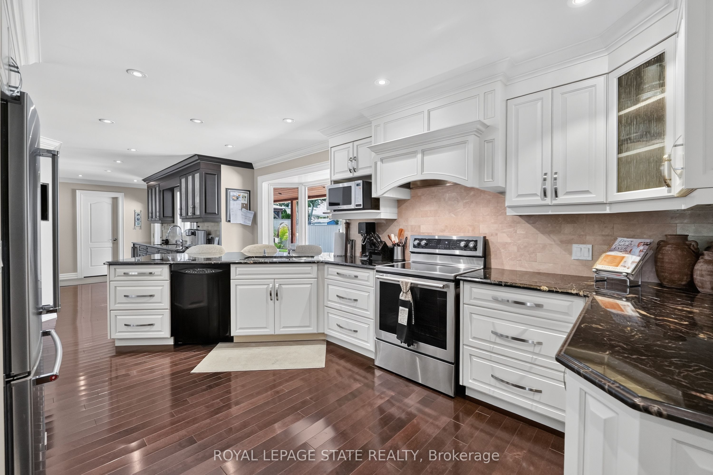 86 Hedge Lawn Drive Property Photo 12