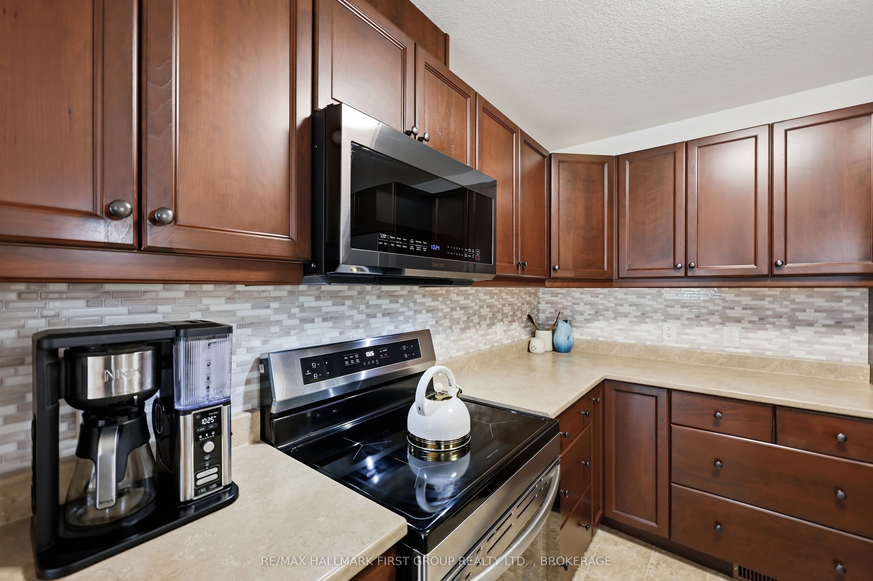 1286 Mazzolin Crescent Property Photo 11