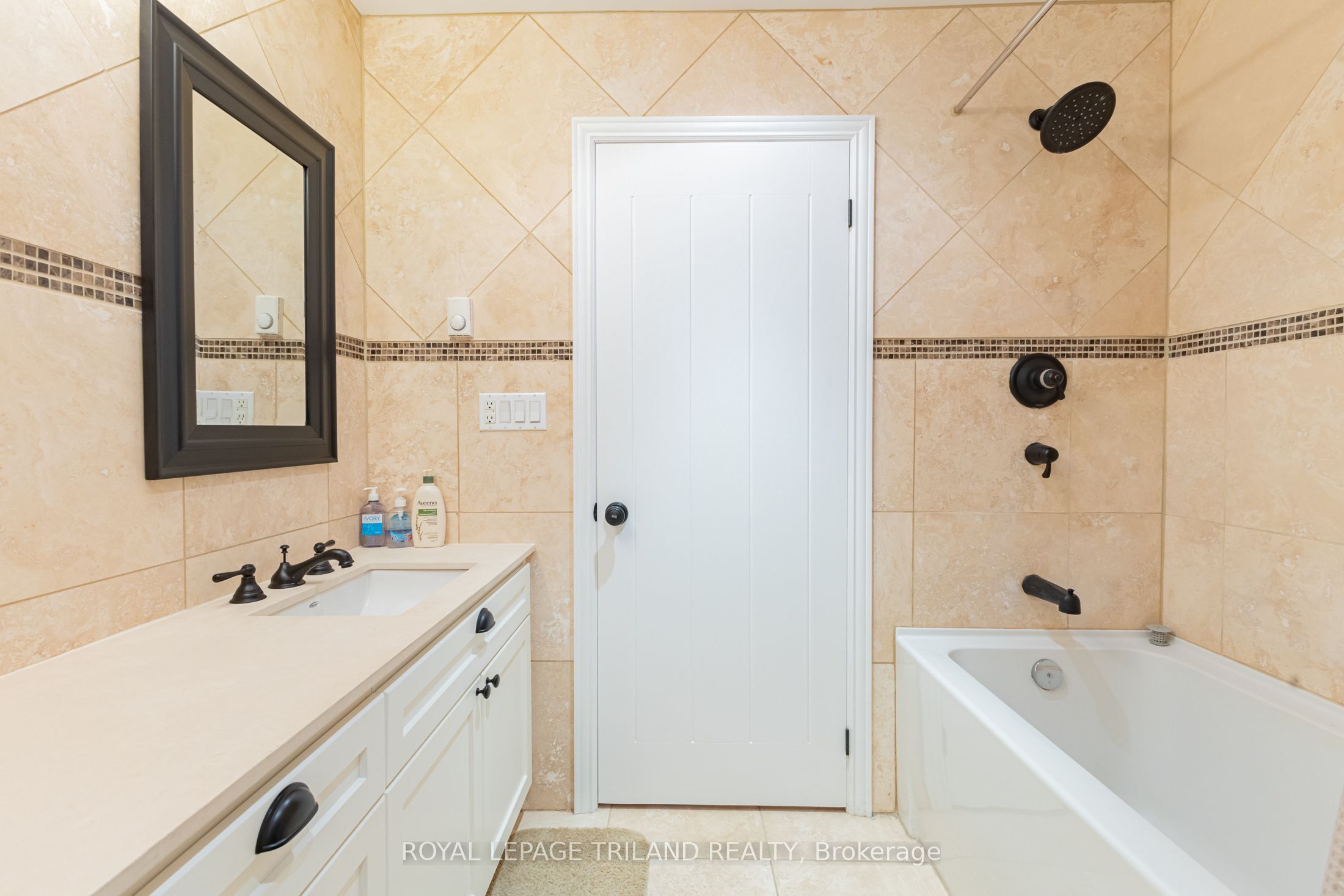 33 Forest Avenue Property Photo 32